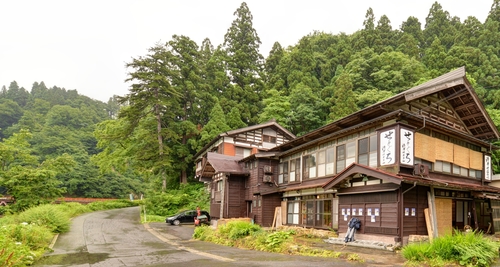 清津峡温泉　いろりとほたるの宿せとぐち 施設全景