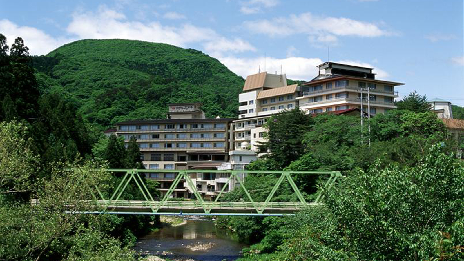 Shitohira Onsen Enjoy the Beautiful Valley Scenery in a Serene Atmosphere