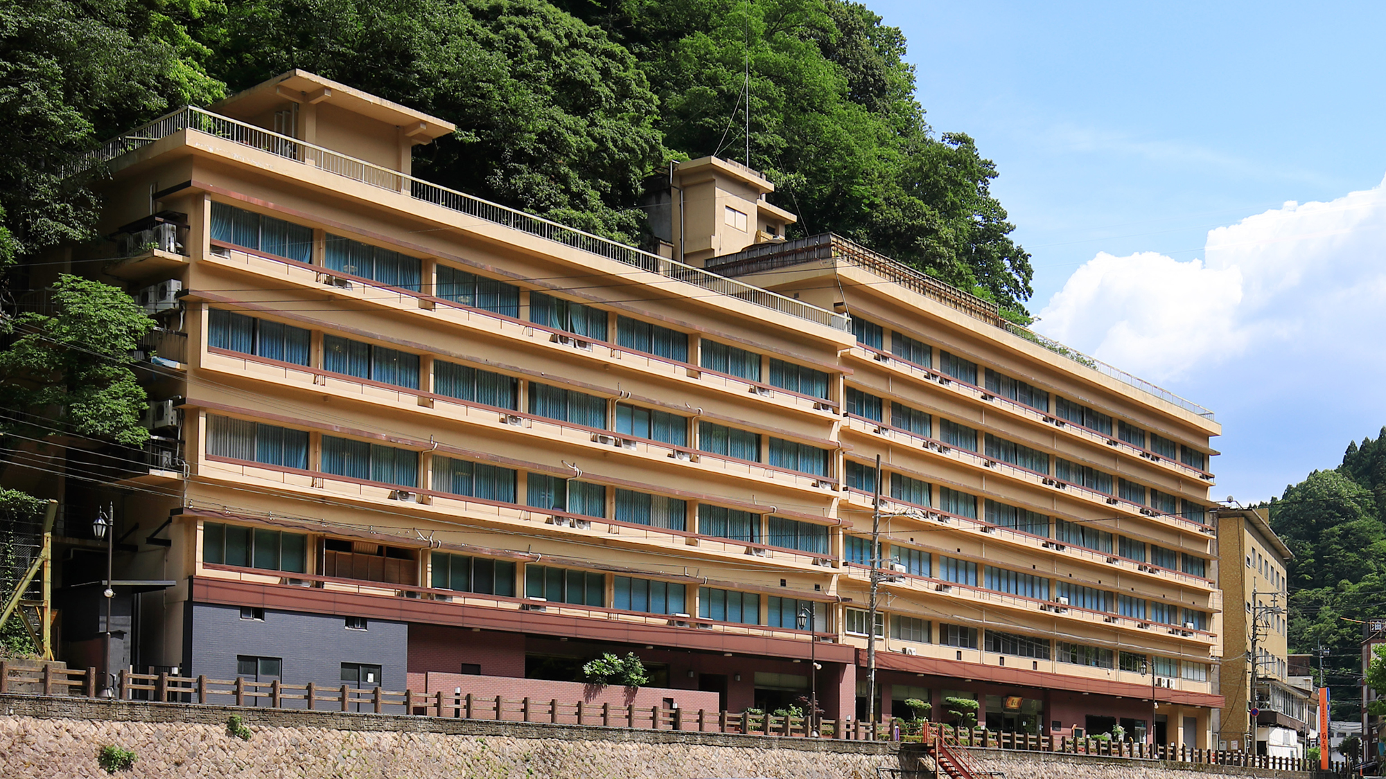 写真:湯原温泉 湯原国際観光ホテル 菊之湯