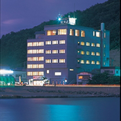 写真：ホテル秋田屋　夕陽と陸奥湾を望む展望温泉