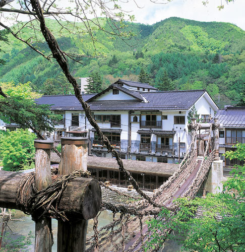 湯西川温泉　本家伴久　平家伝承かずら橋の宿 施設全景