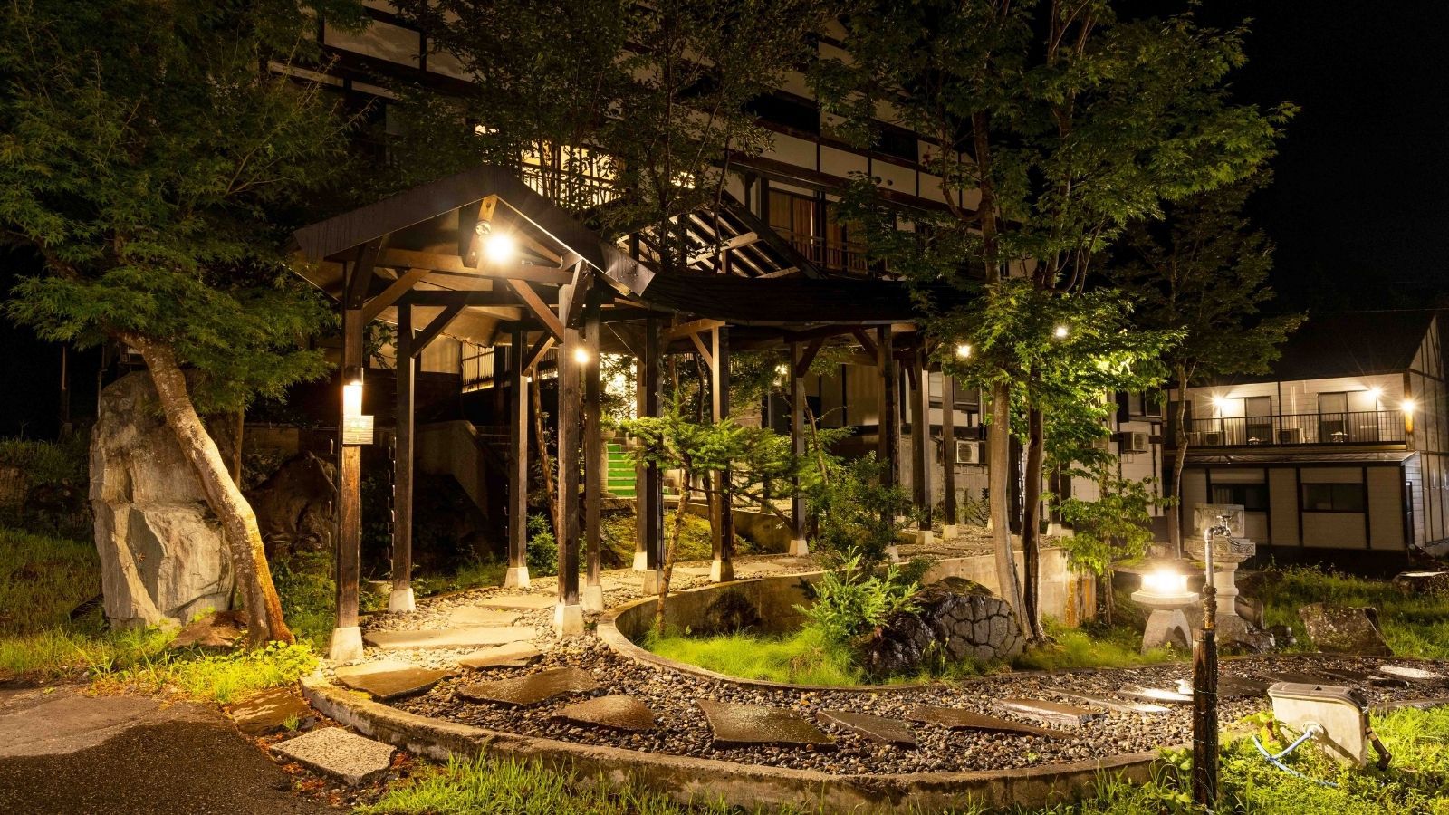 源泉掛流しの湯めぐりテーマパーク 龍洞 施設全景