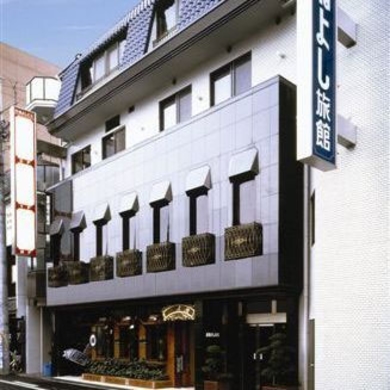 道頓堀川畔 かねよし旅館 施設全景