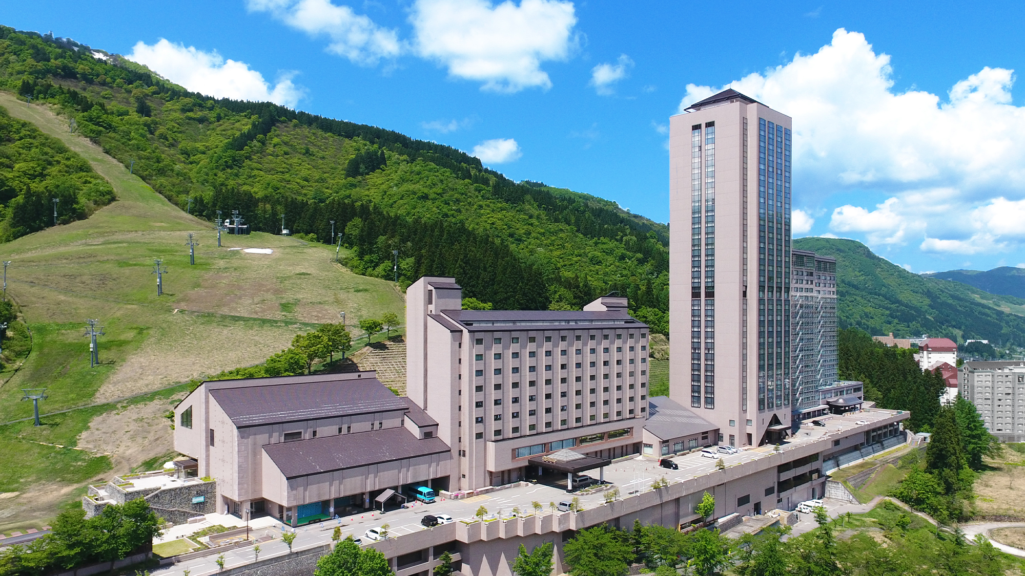 越後湯沢温泉 NASPAニューオータニ 施設全景