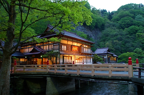 写真：会津東山温泉　向瀧