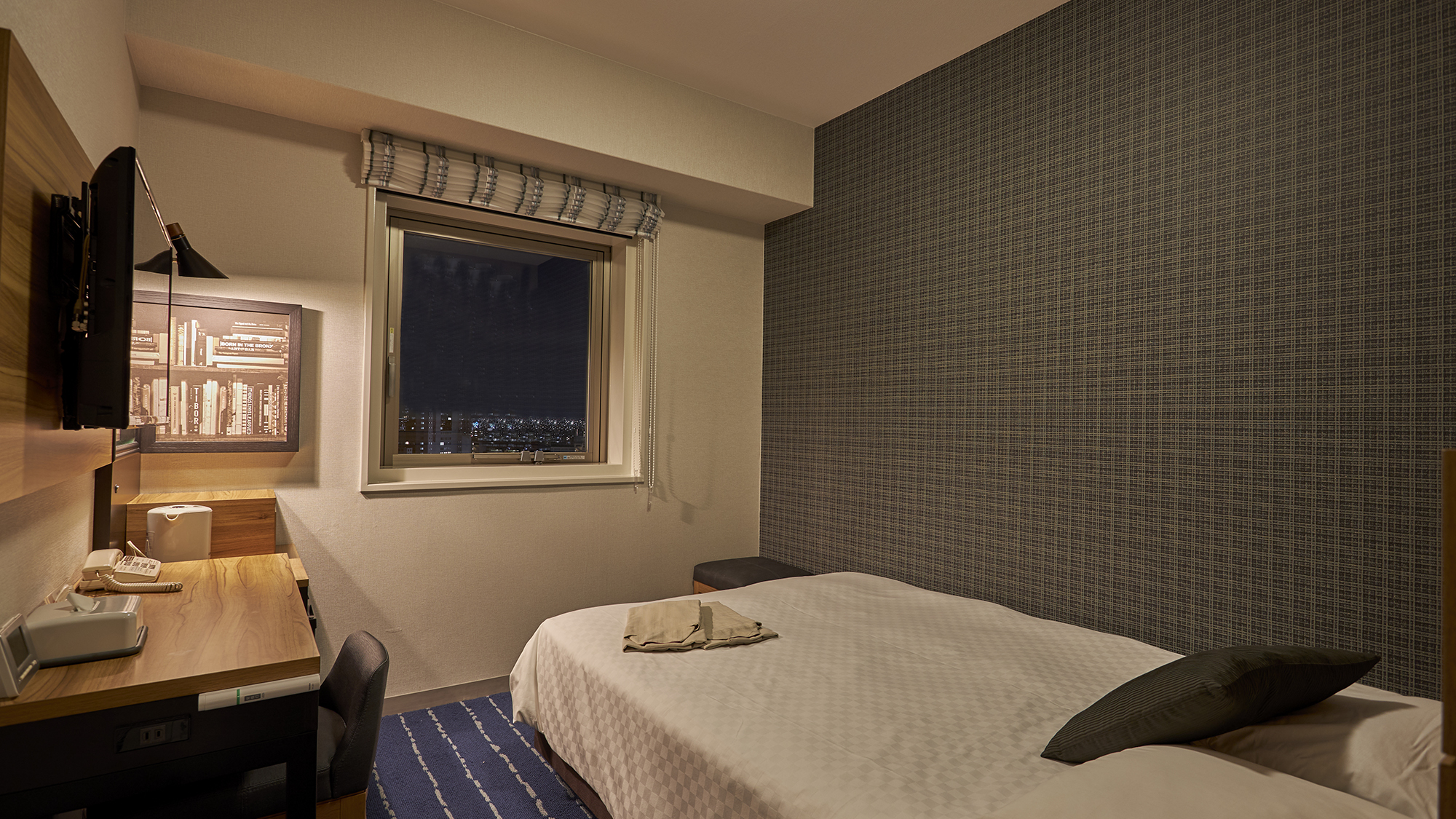 ■ダブルルーム：15.3㎡・140ｃｍ&times;195㎝（シモンズ社製）のベッドをご用意。