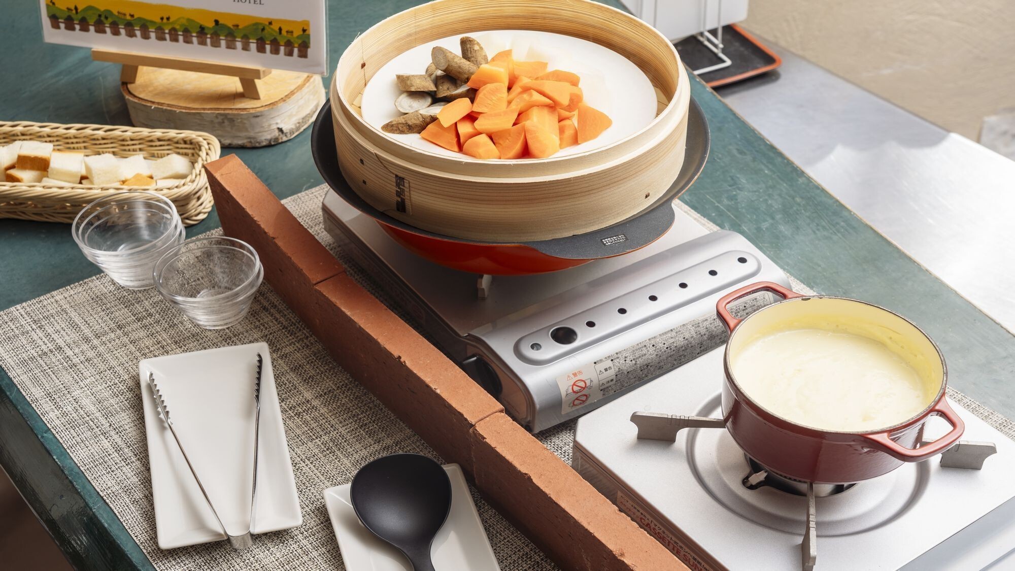 【朝食】ハーフビュッフェコーナー／チーズフォンデュ