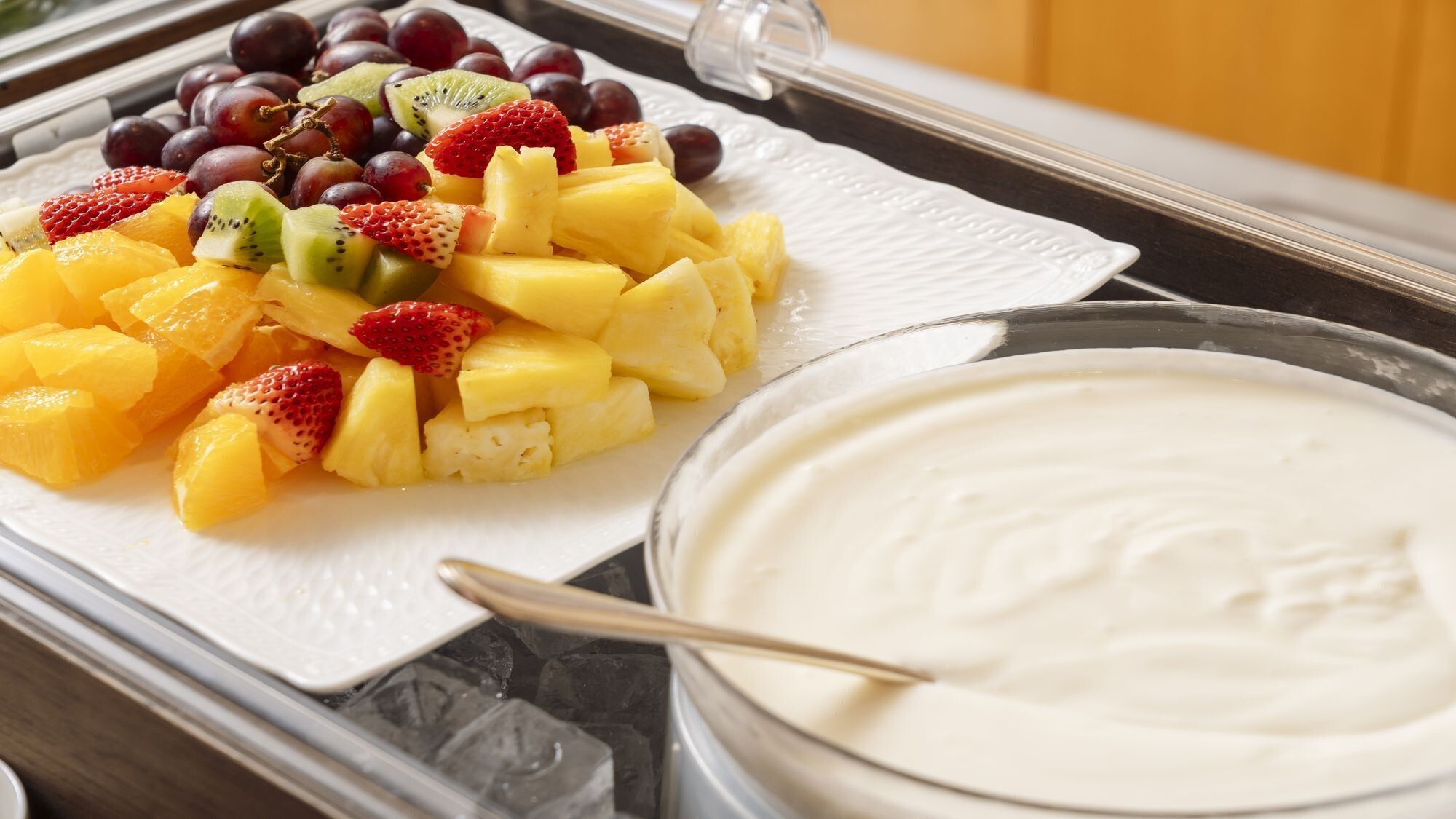 【朝食】ハーフビュッフェコーナー／フルーツ・ヨーグルト