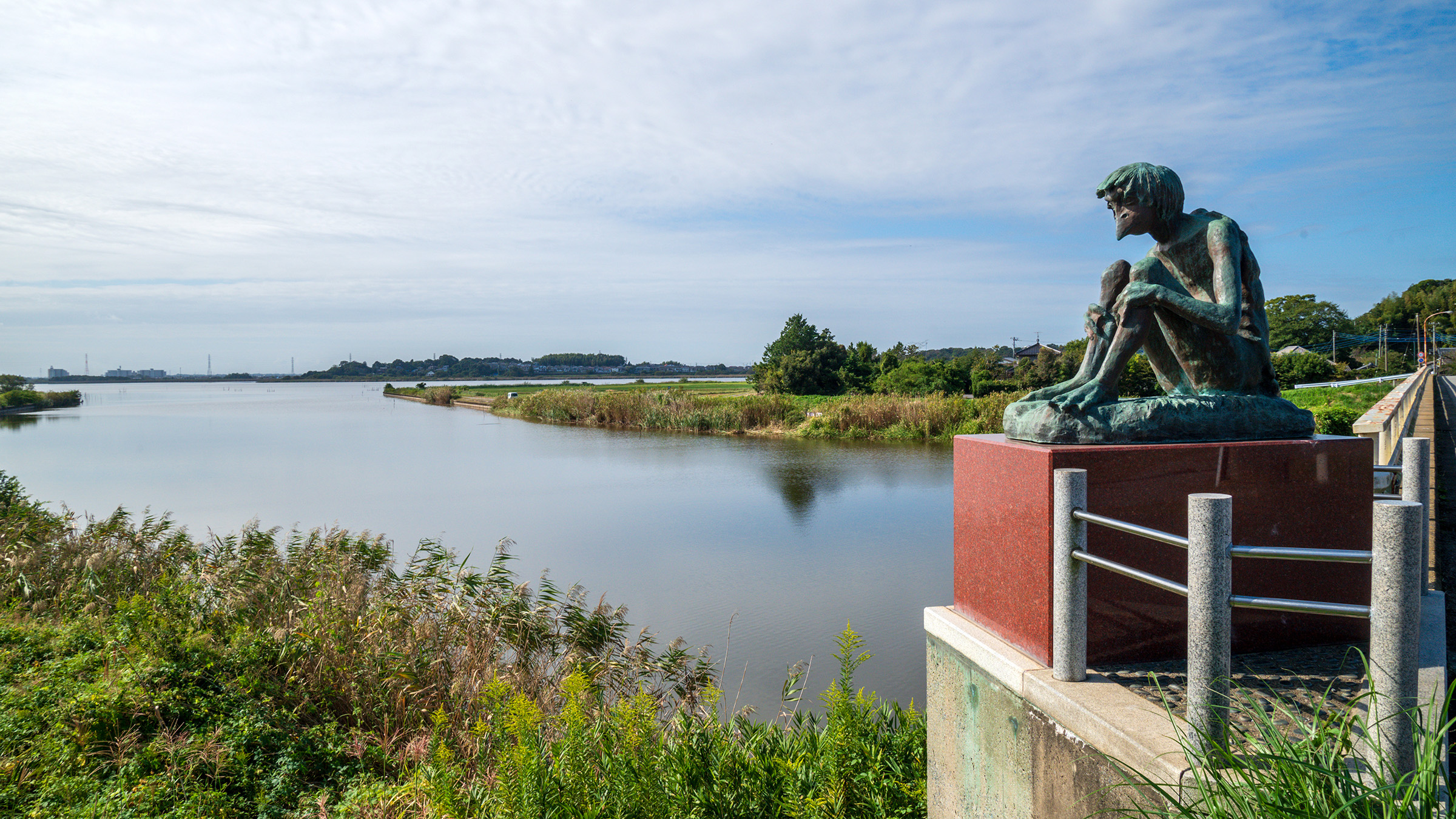 牛久沼とカッパ伝説の像
