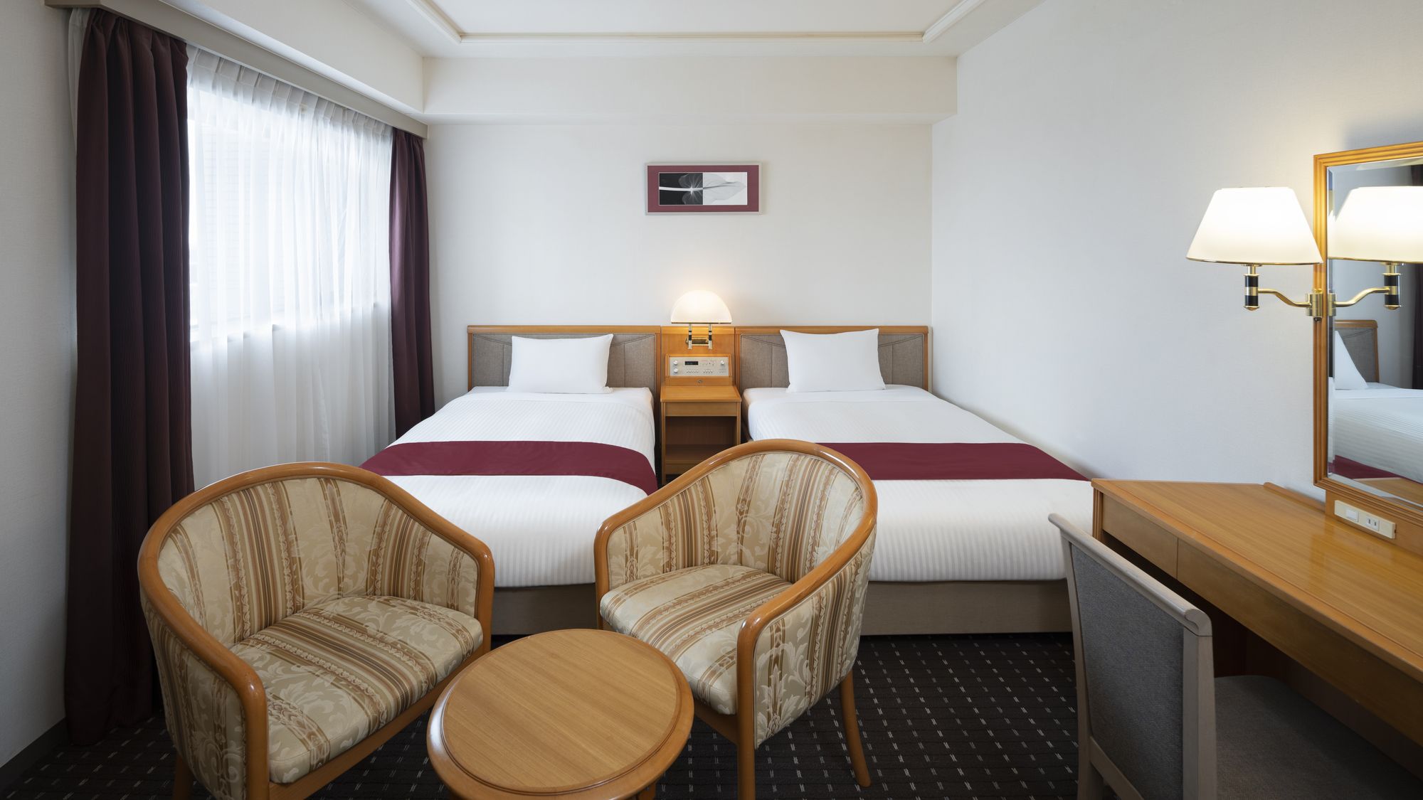 【スーペリアツイン】上質な家具アメニティを備え、ワンランク上のご宿泊を。