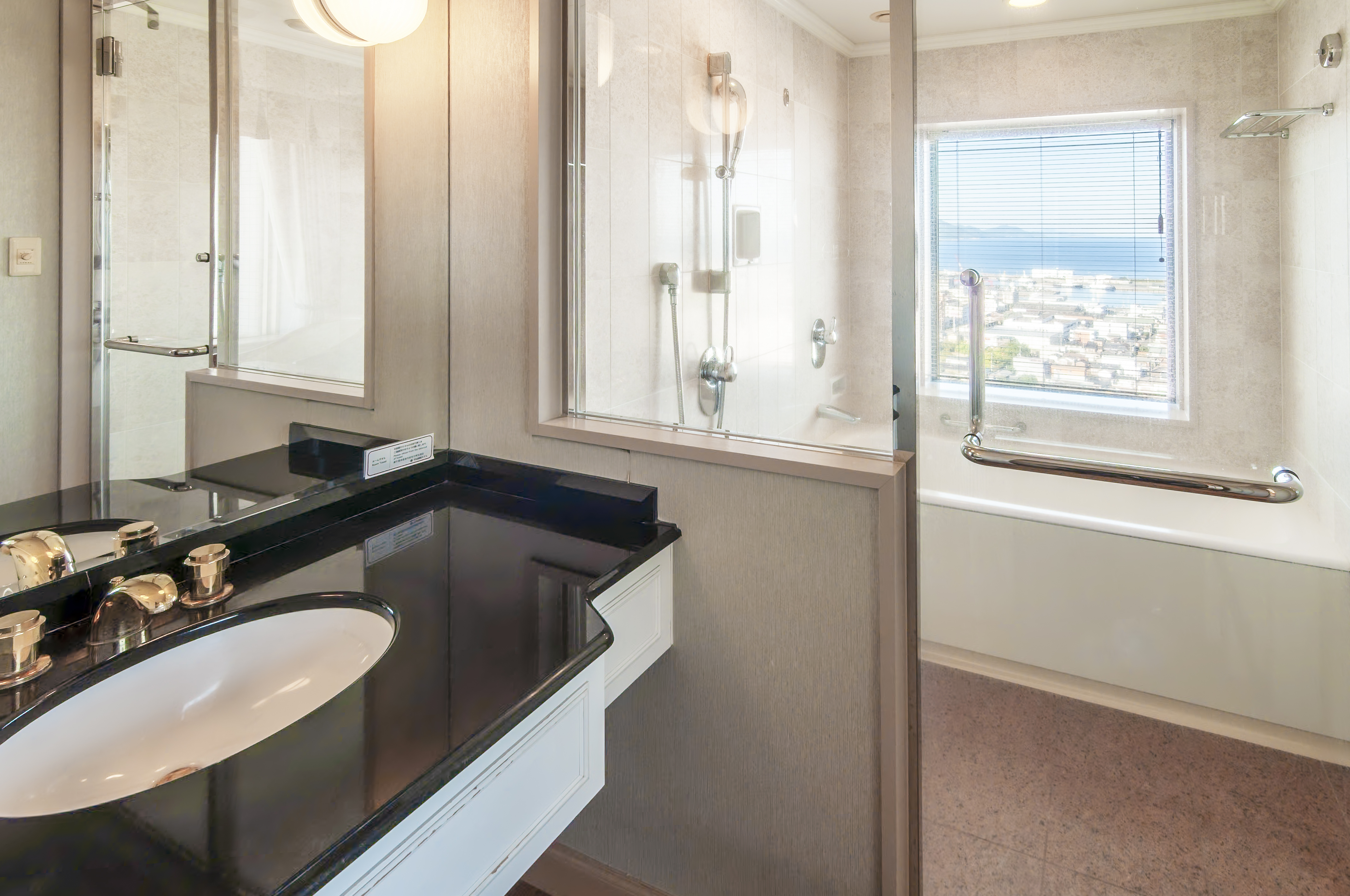 コーナー・デラックスツイン　洗面・バスルーム