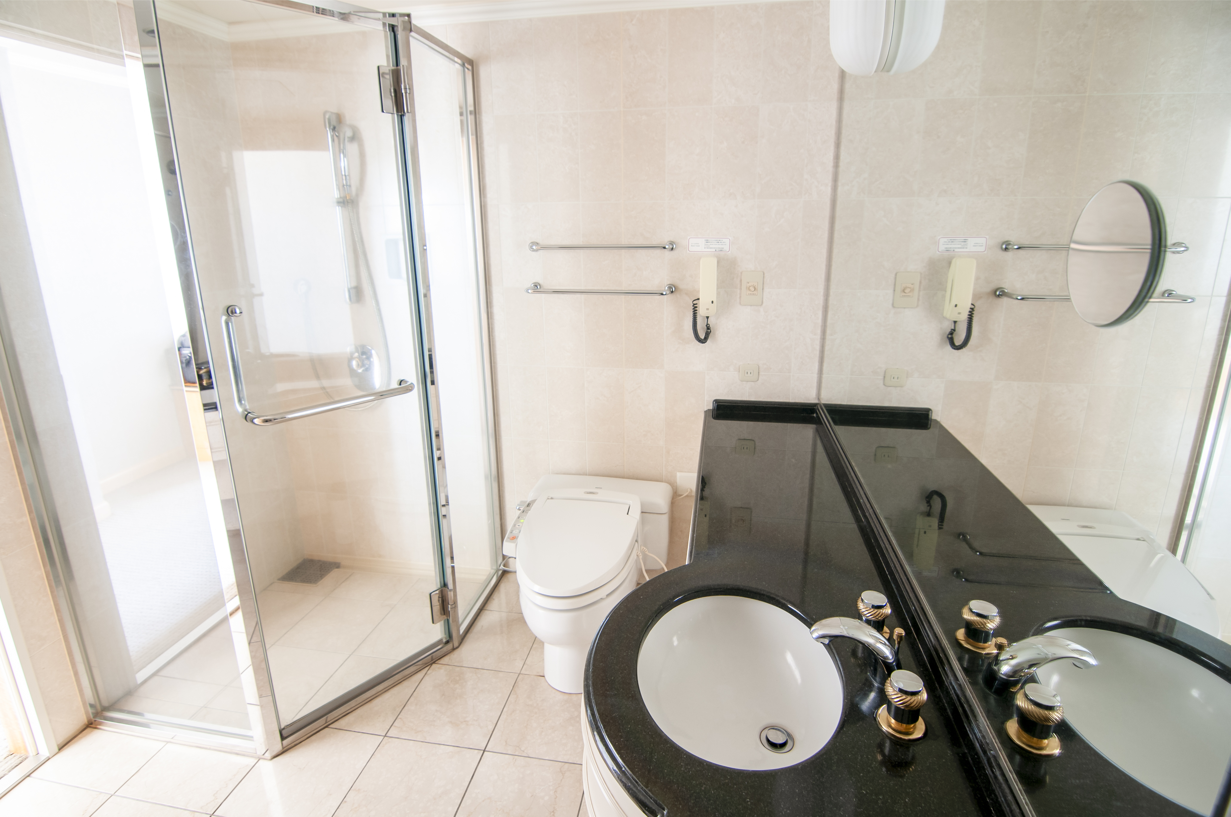 モデレートツイン　洗面・シャワーブース