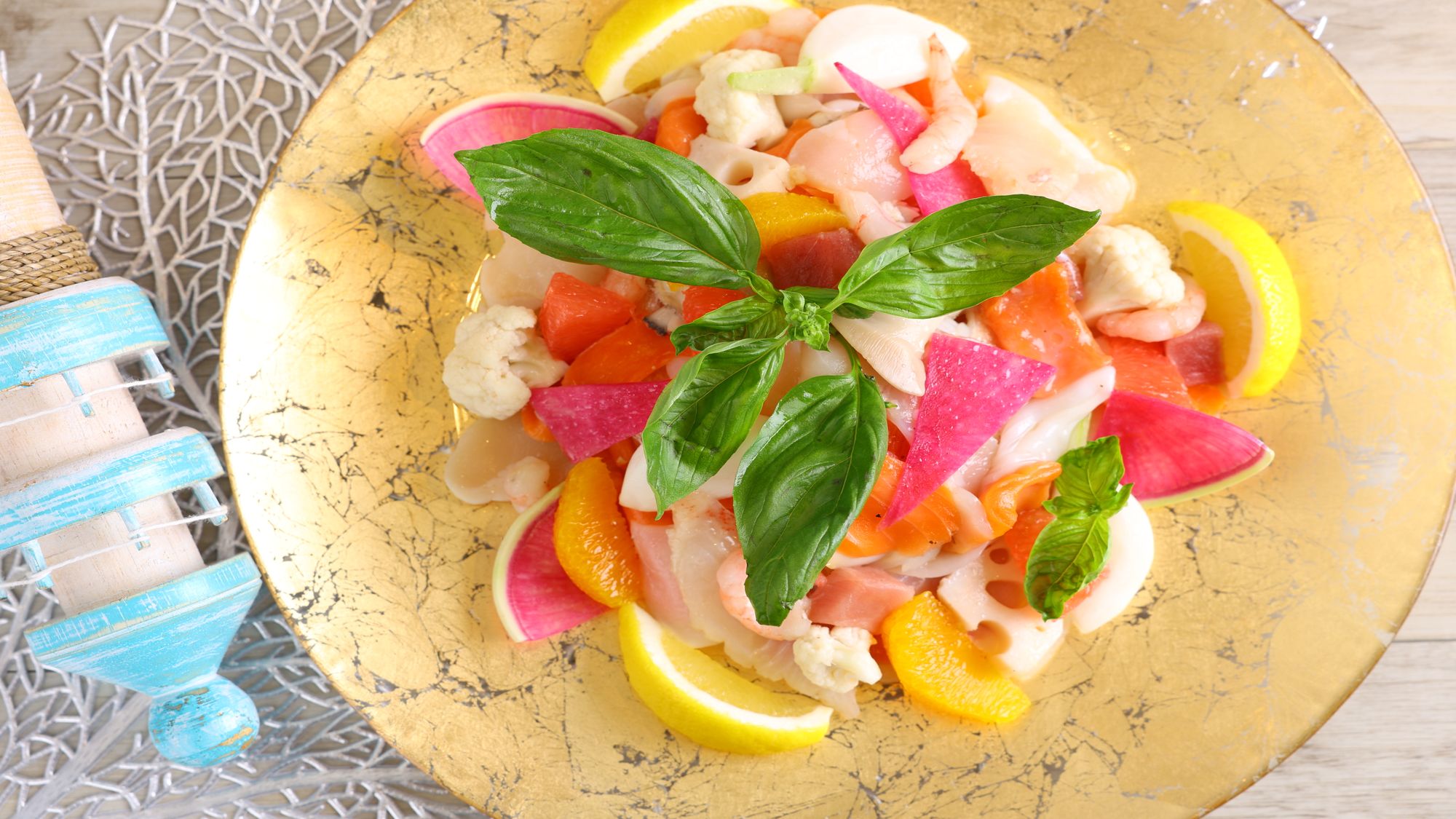 ディナービュッフェイメージ　新鮮な魚介を柑橘果汁でマリネしたセビーチェ