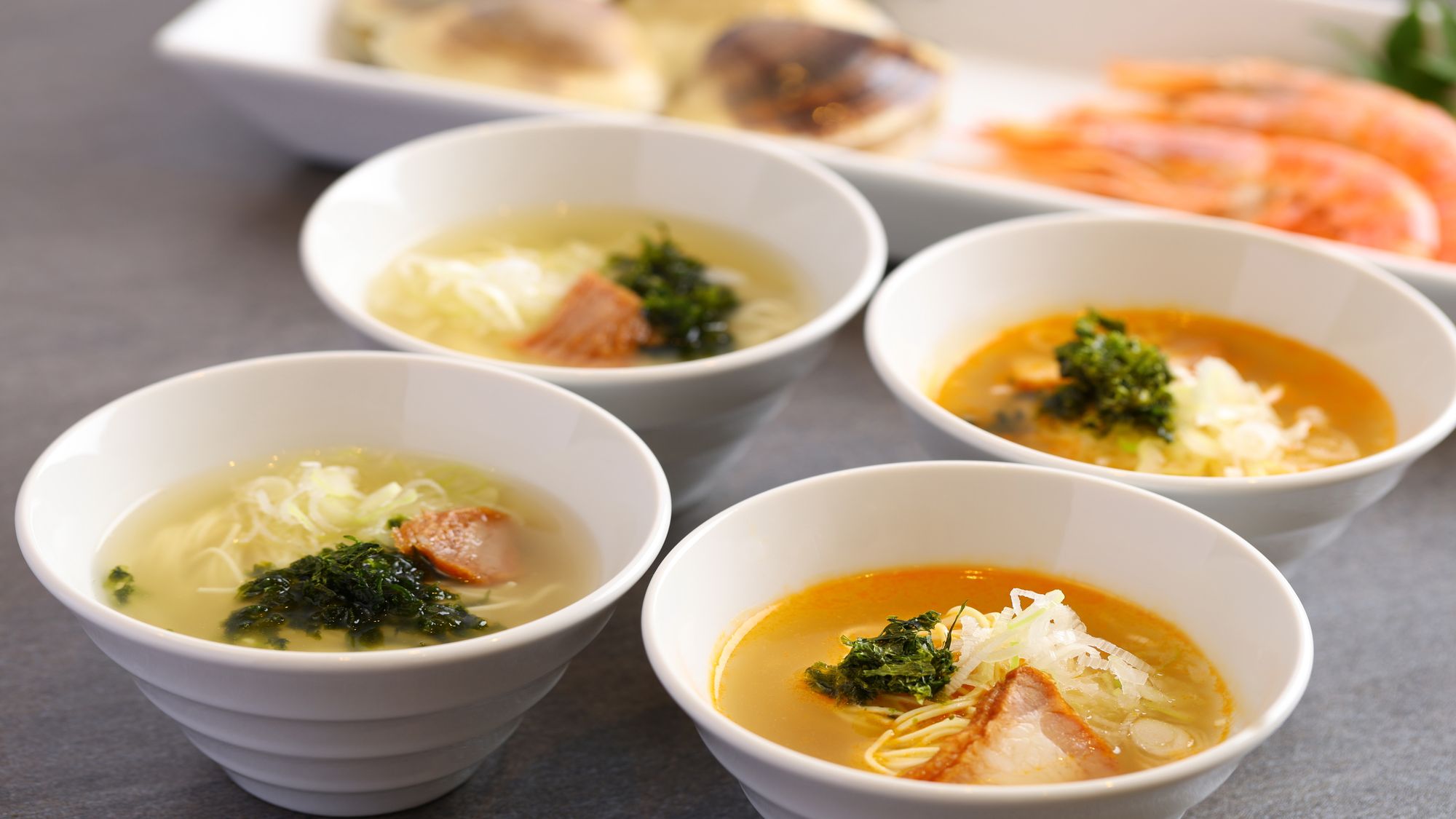 優しい味わいと磯の風味が特徴の九十九里浜名物の逸品になります。塩味の出汁が優しく朝食にも最適なラーメ