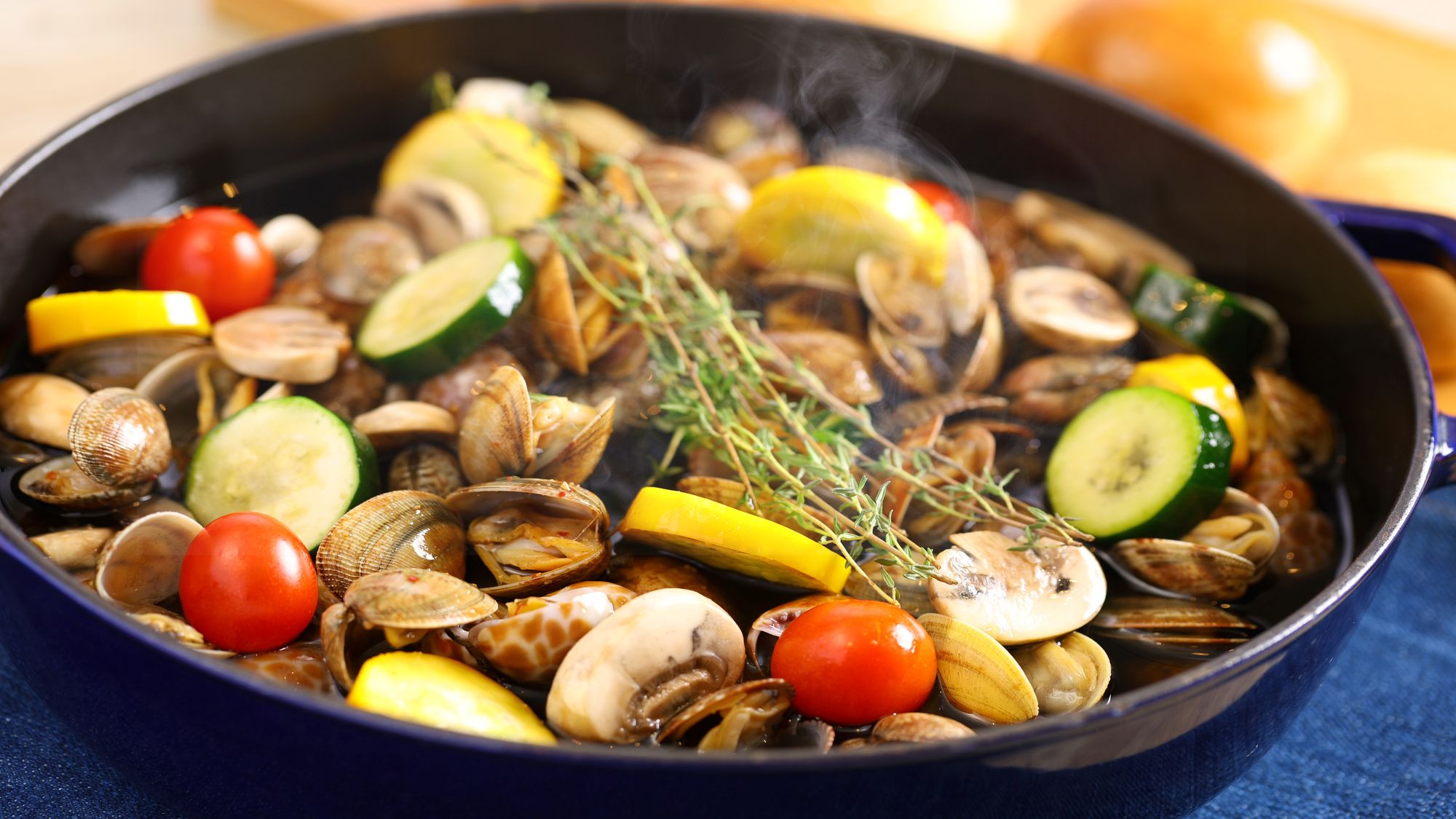 ビュッフェイメージ　濃厚で香ばしい黒アヒージョ