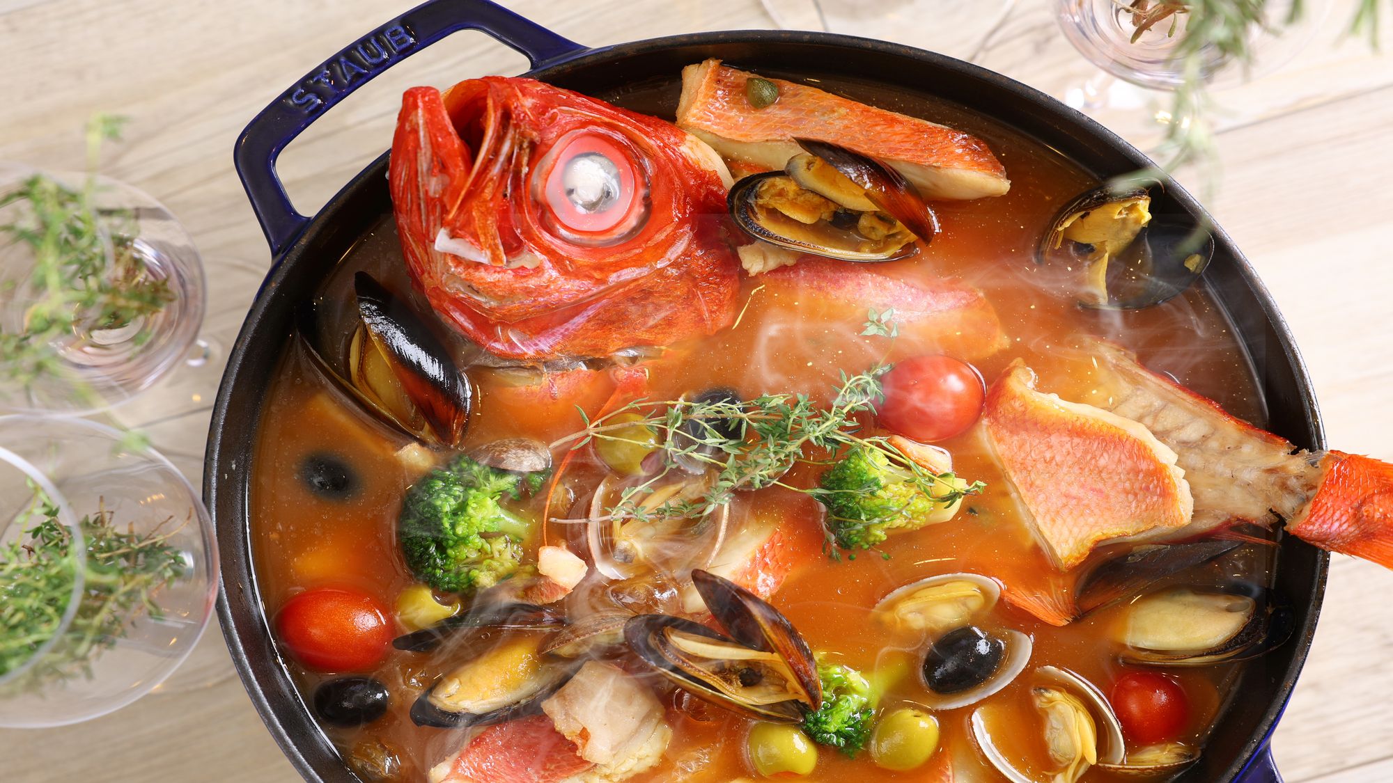 ディナービュッフェイメージ　魚介の旨味がたっぷり溶け込んだブイヤベース
