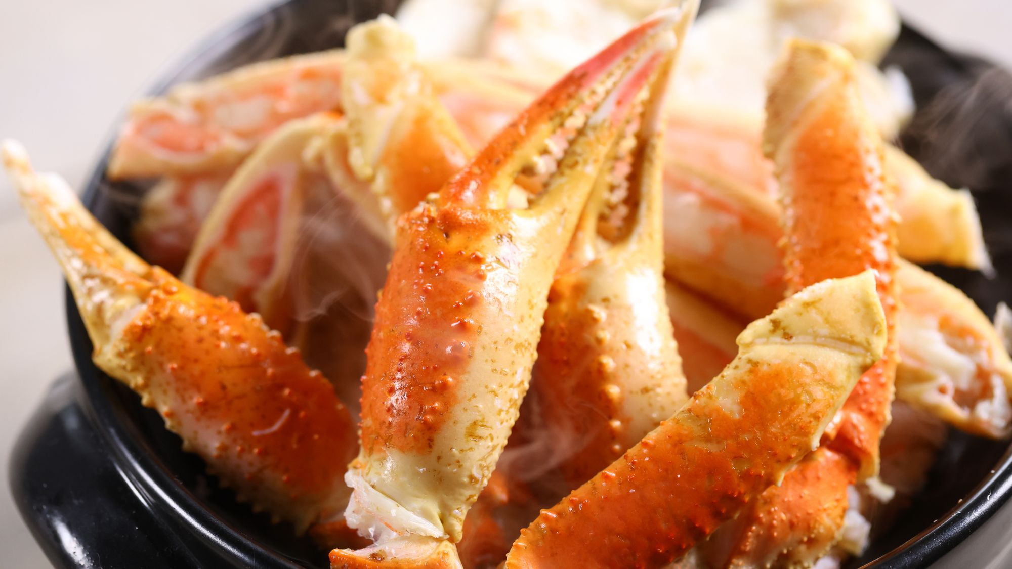 【極み会席】〜大人気「カニ土鍋ご飯」を堪能。名物「海鮮浜焼き」と料理長厳選の旬の味覚を贅沢に味わう〜