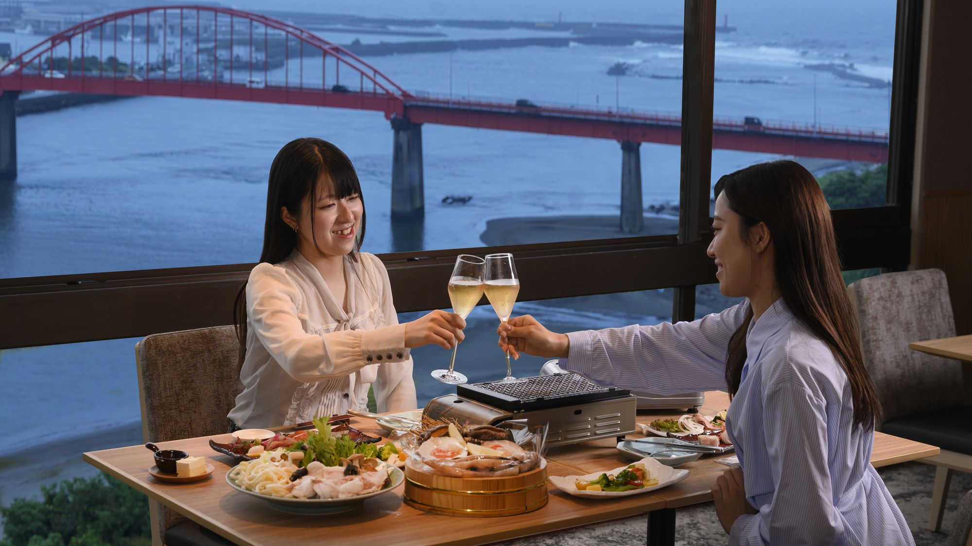 【極み会席】〜大人気「カニ土鍋ご飯」を堪能。名物「海鮮浜焼き」と料理長厳選の旬の味覚を贅沢に味わう〜