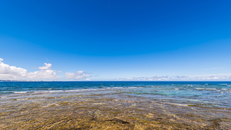 徒歩30秒で沖縄の海を楽しむことができます♪