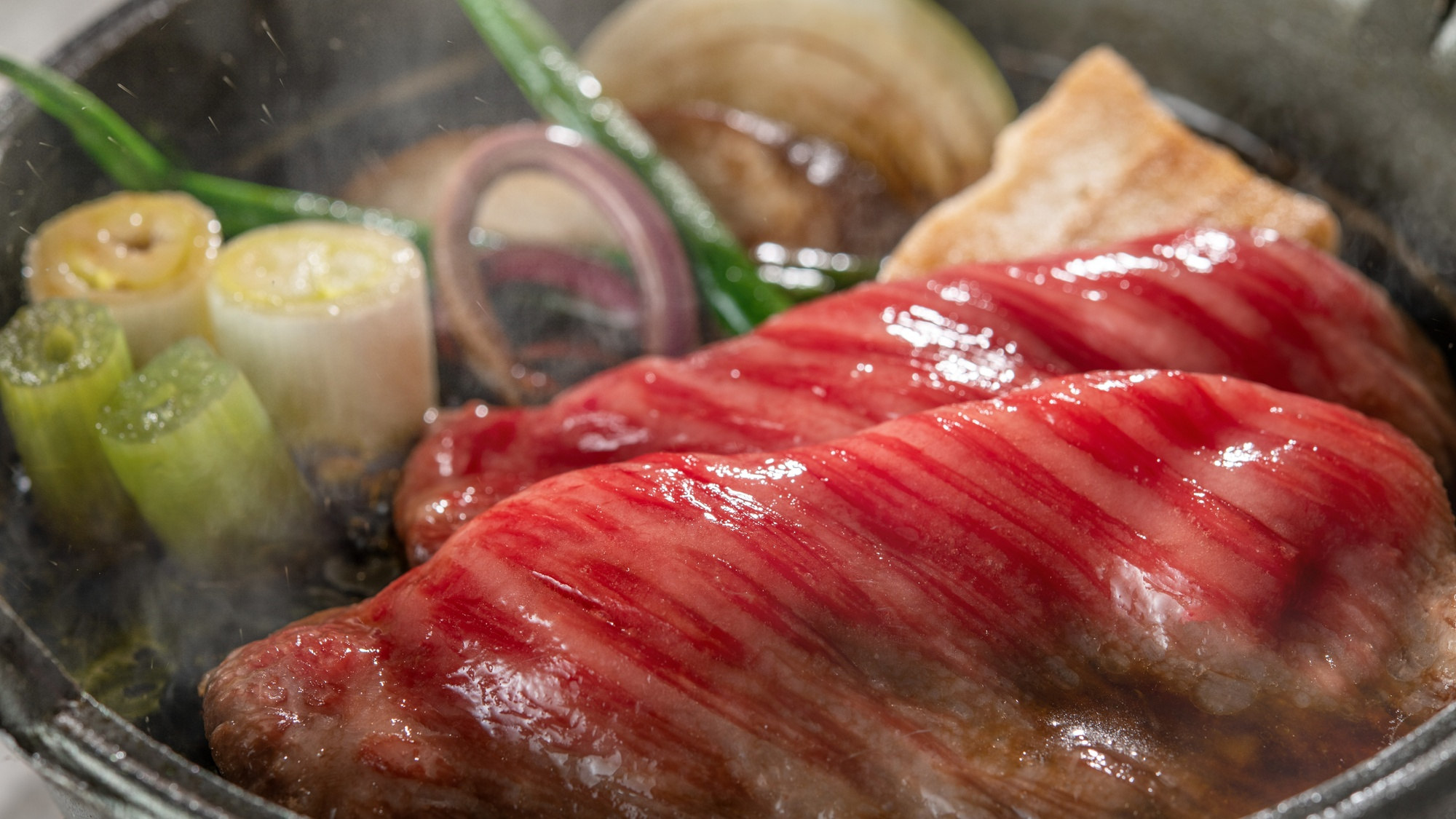 【土地の恵み会席】春（2026年3月～5月）鍋  ・とちぎ和牛と山菜のスキ鍋