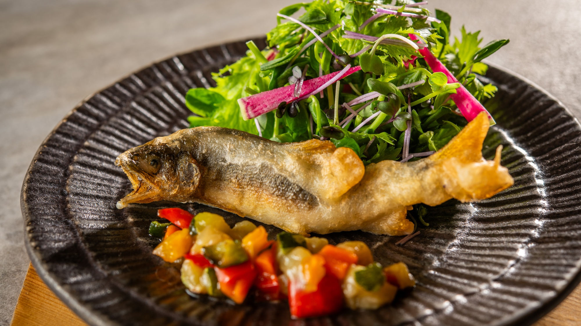 【季節の会席】春（2026年3月～5月）焼  物 ・稚鮎唐揚と新芽のサラダ