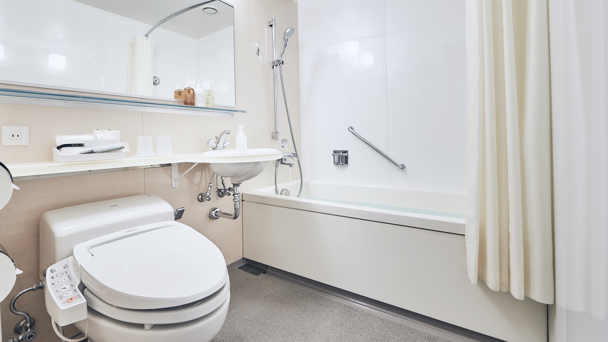 【バスルーム】ユニットタイプのバスルーム（トレインビューのお部屋）