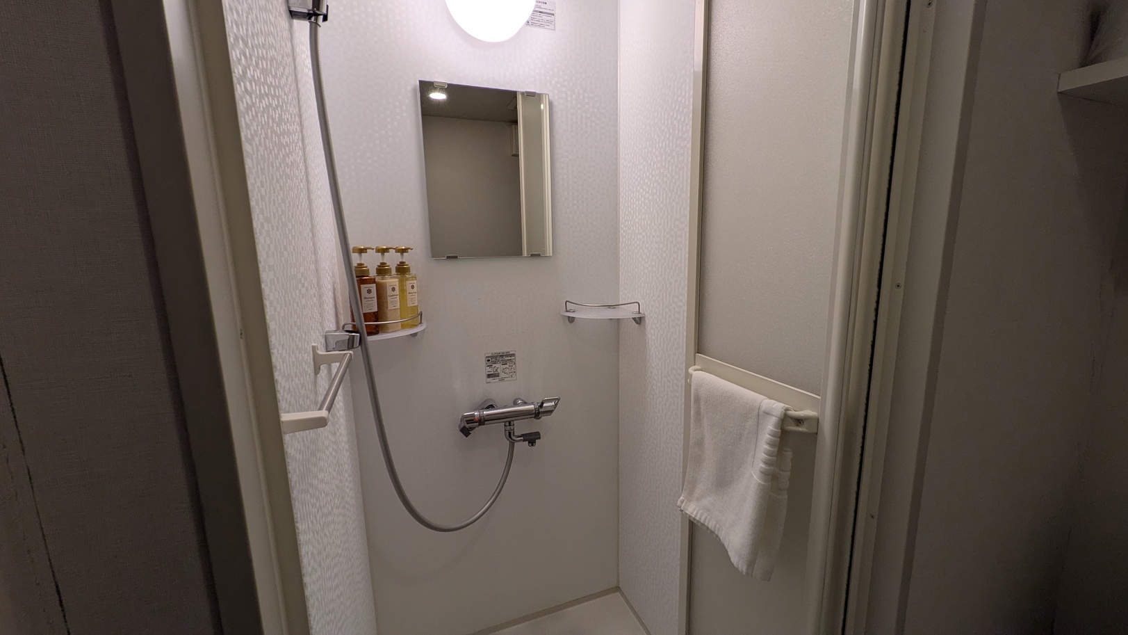 客室シャワーブース