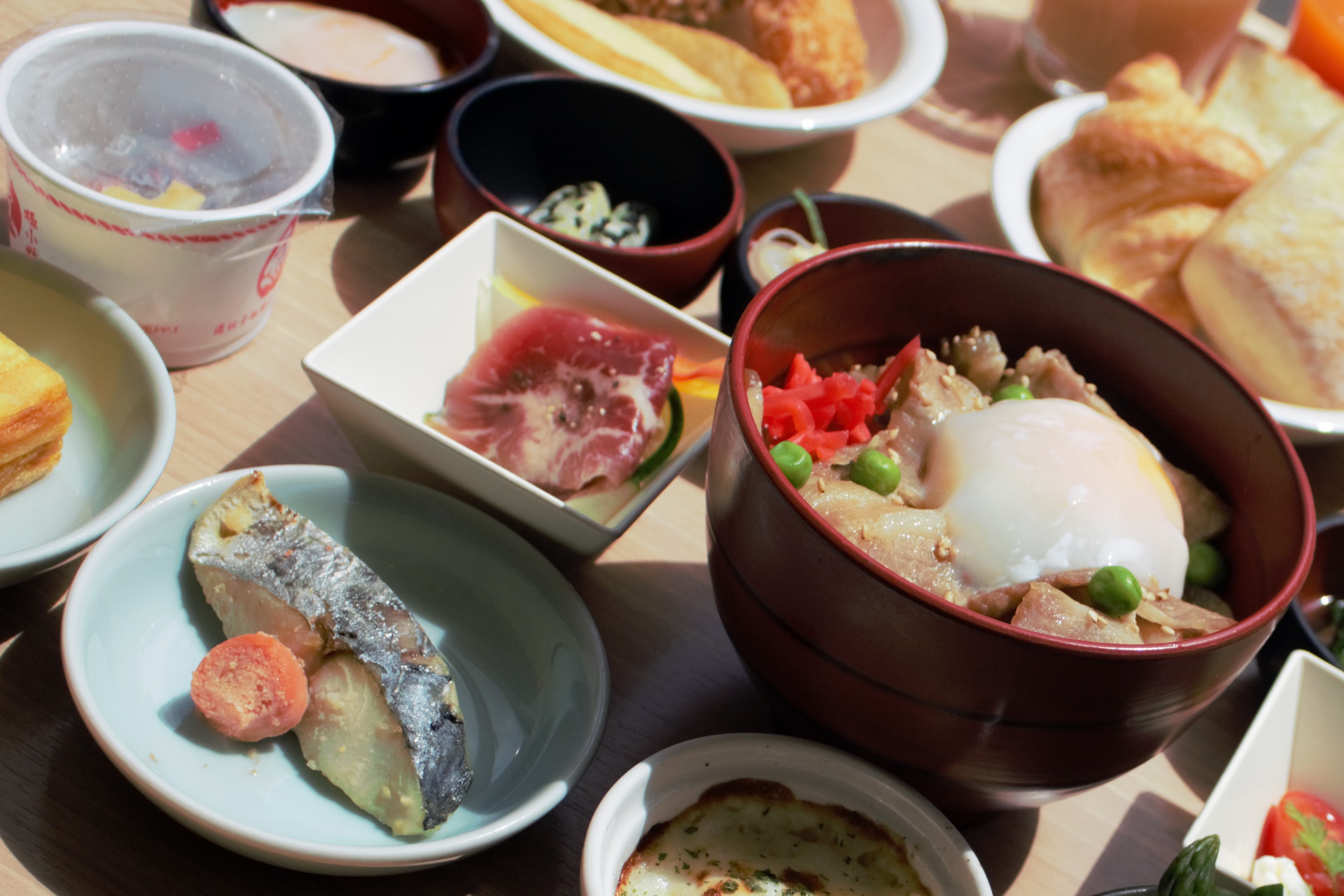 朝食は帯広名物豚丼が一押し。