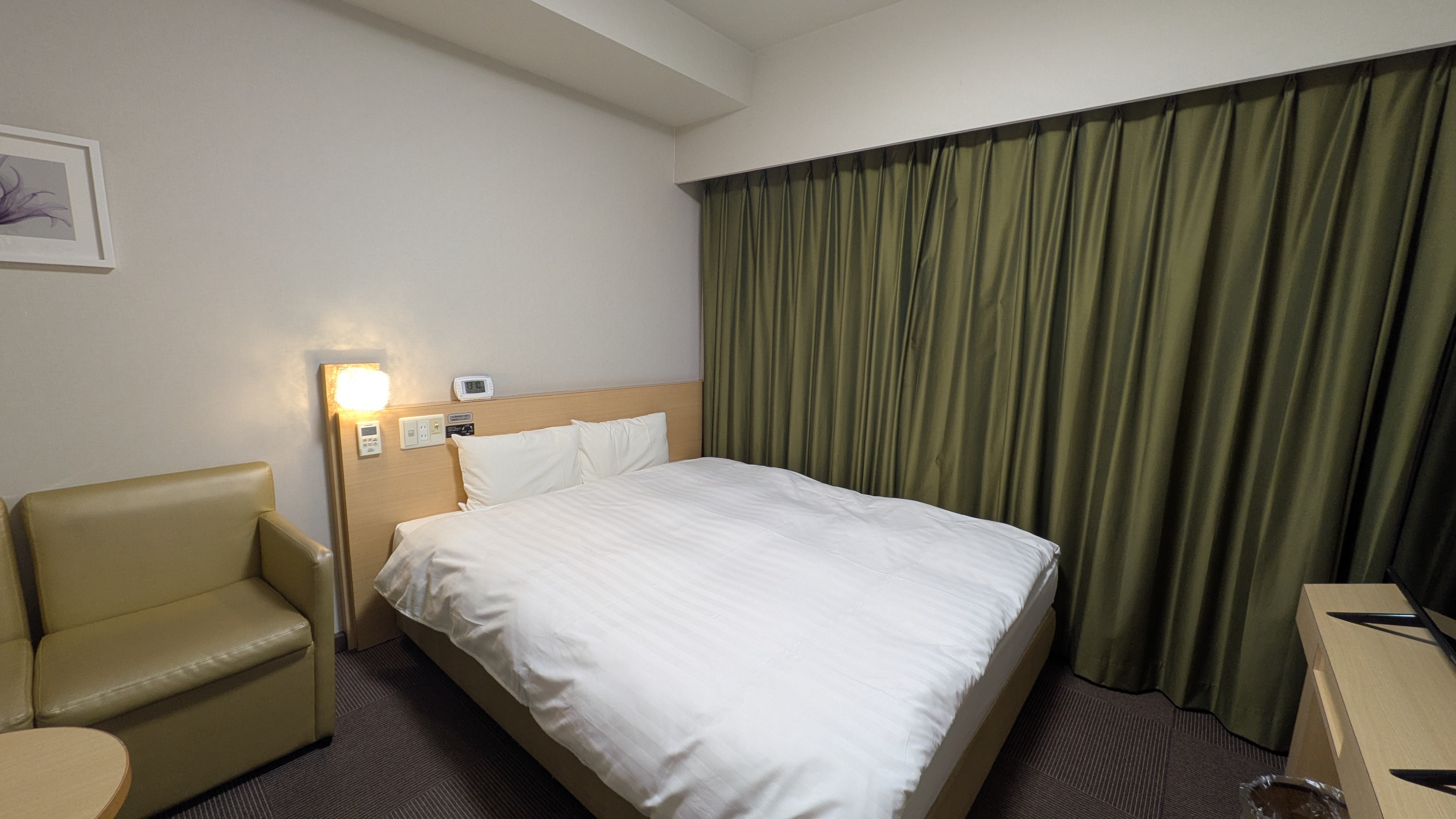 クイーンルーム【喫煙/禁煙】（シモンズ社製：1600&times;2050）17.3平米