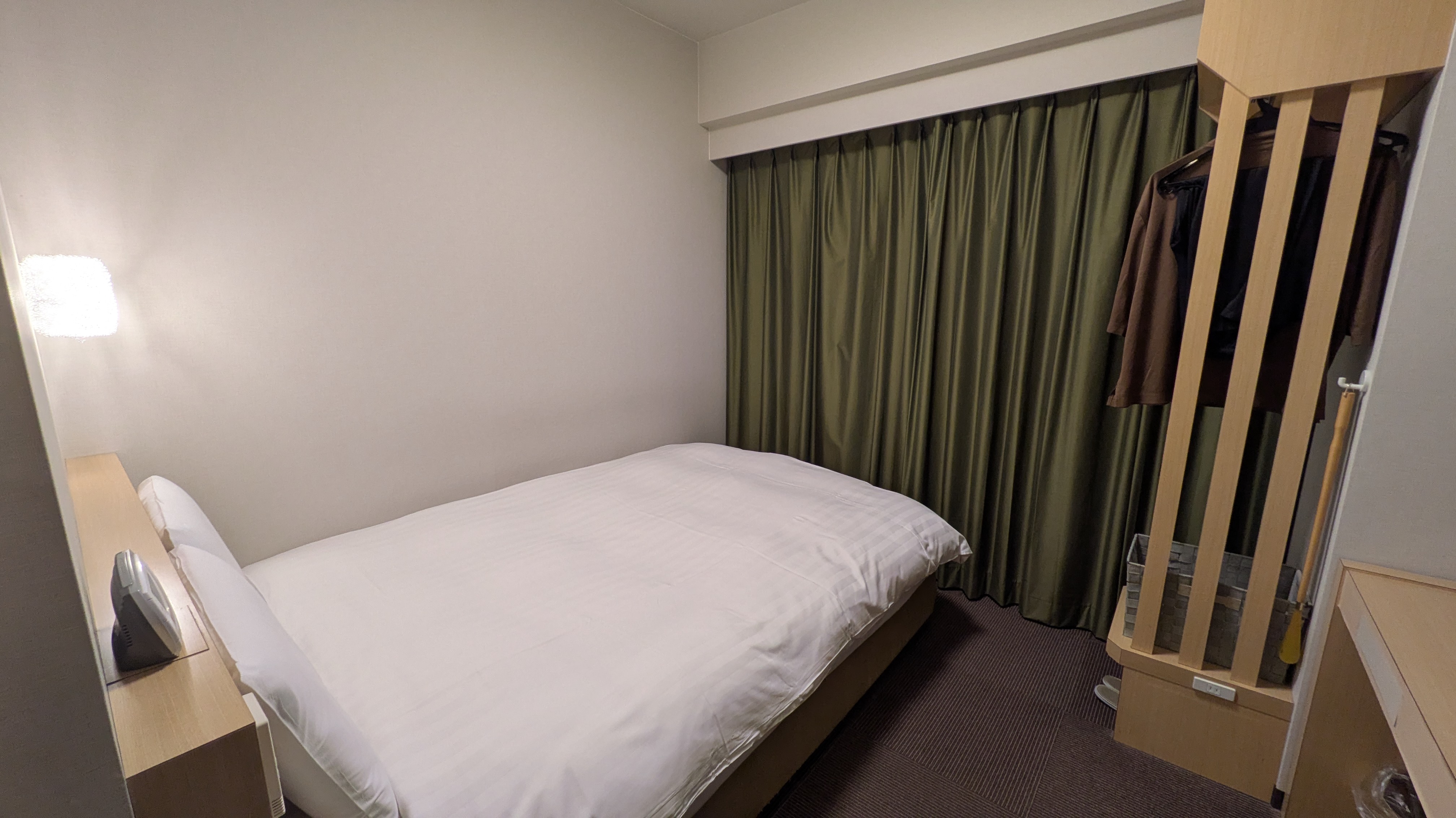 ダブルルーム【喫煙/禁煙】（シモンズ社製：1400&times;1950）14.2〜14.6平米