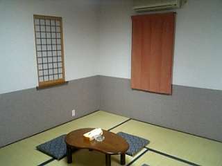 The curtains and wallpaper have also been stylishly renewed! Japanese-style room No. 203