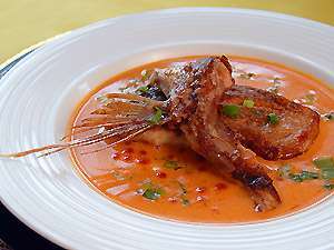 ３〜４泊目の方には贅沢な、うに、いくらソースのお魚料理ですパンに付けても美味しいで〜す。