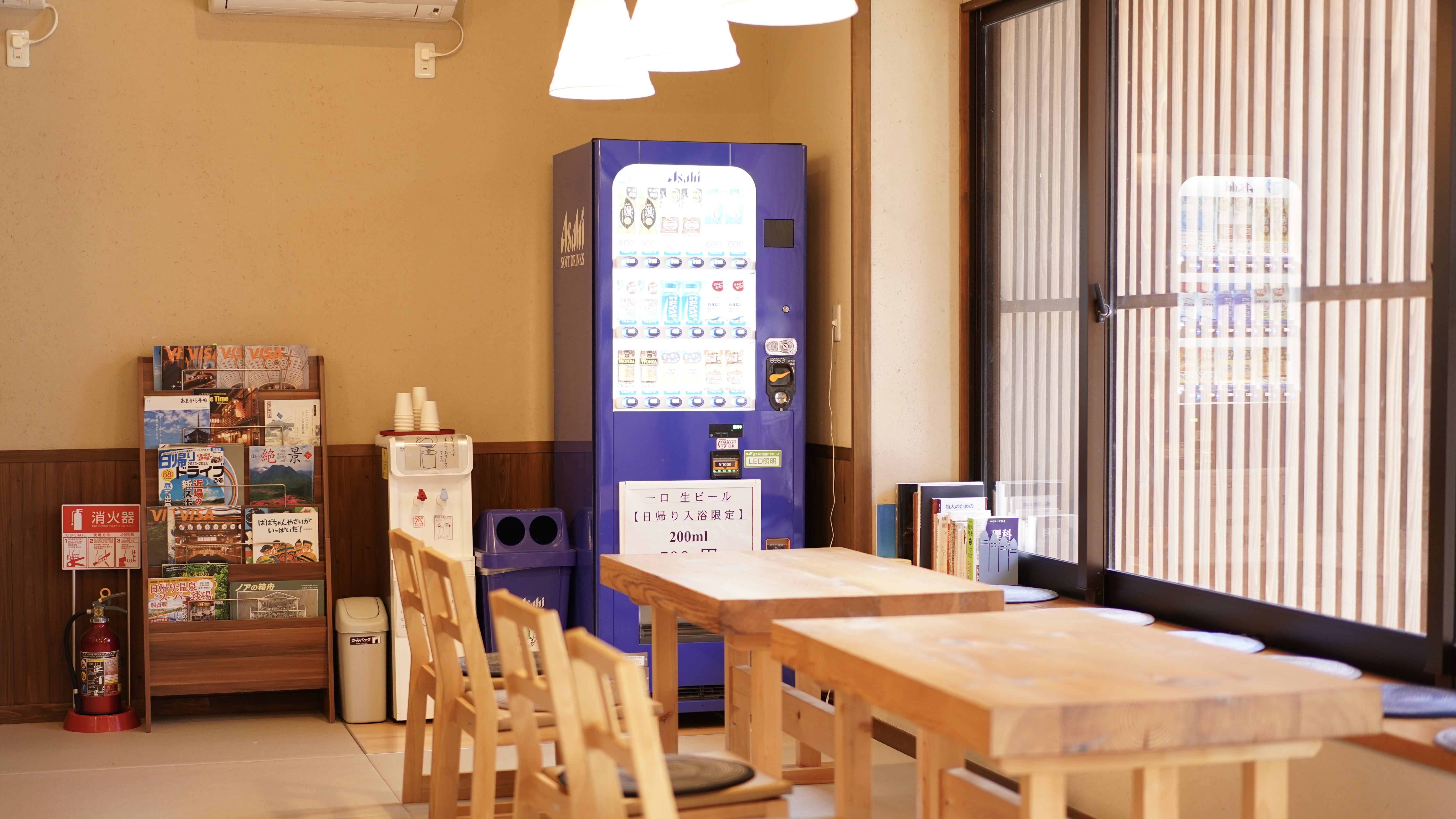 【浴場 湯上り処】吉野の本も沢山用意しております♪