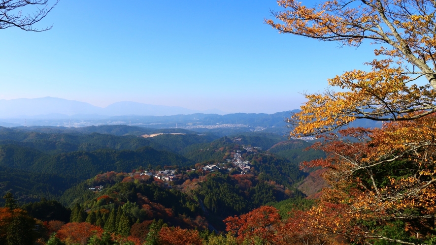 ＜秋＞吉野山の紅葉風景（上千本：花矢倉展望台）