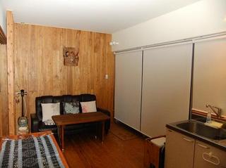 ソファと手作りのテーブル