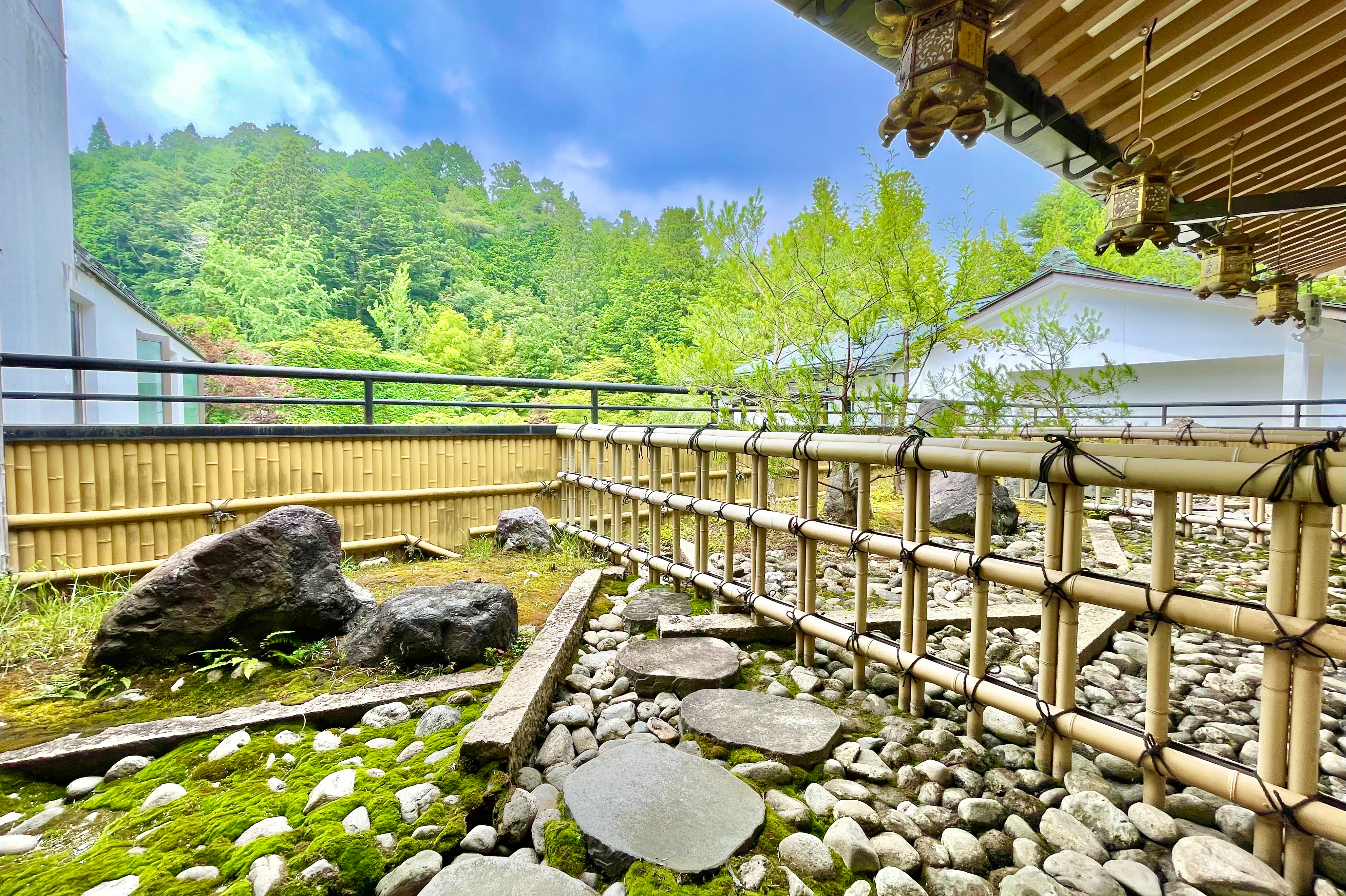 本館2階 和室10＋6畳 庭園・トイレ付