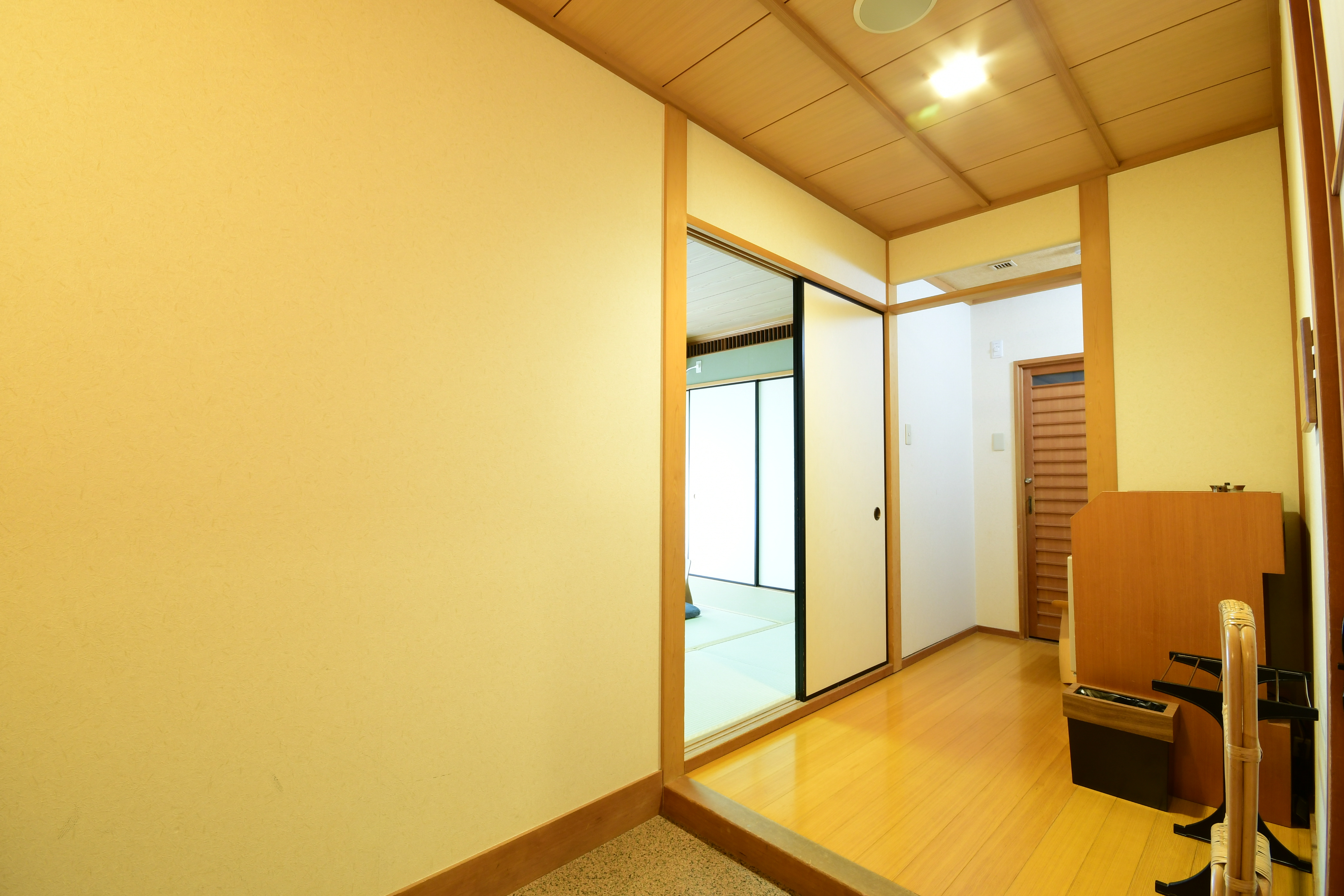 本館 2階 和室8～10畳 トイレ付