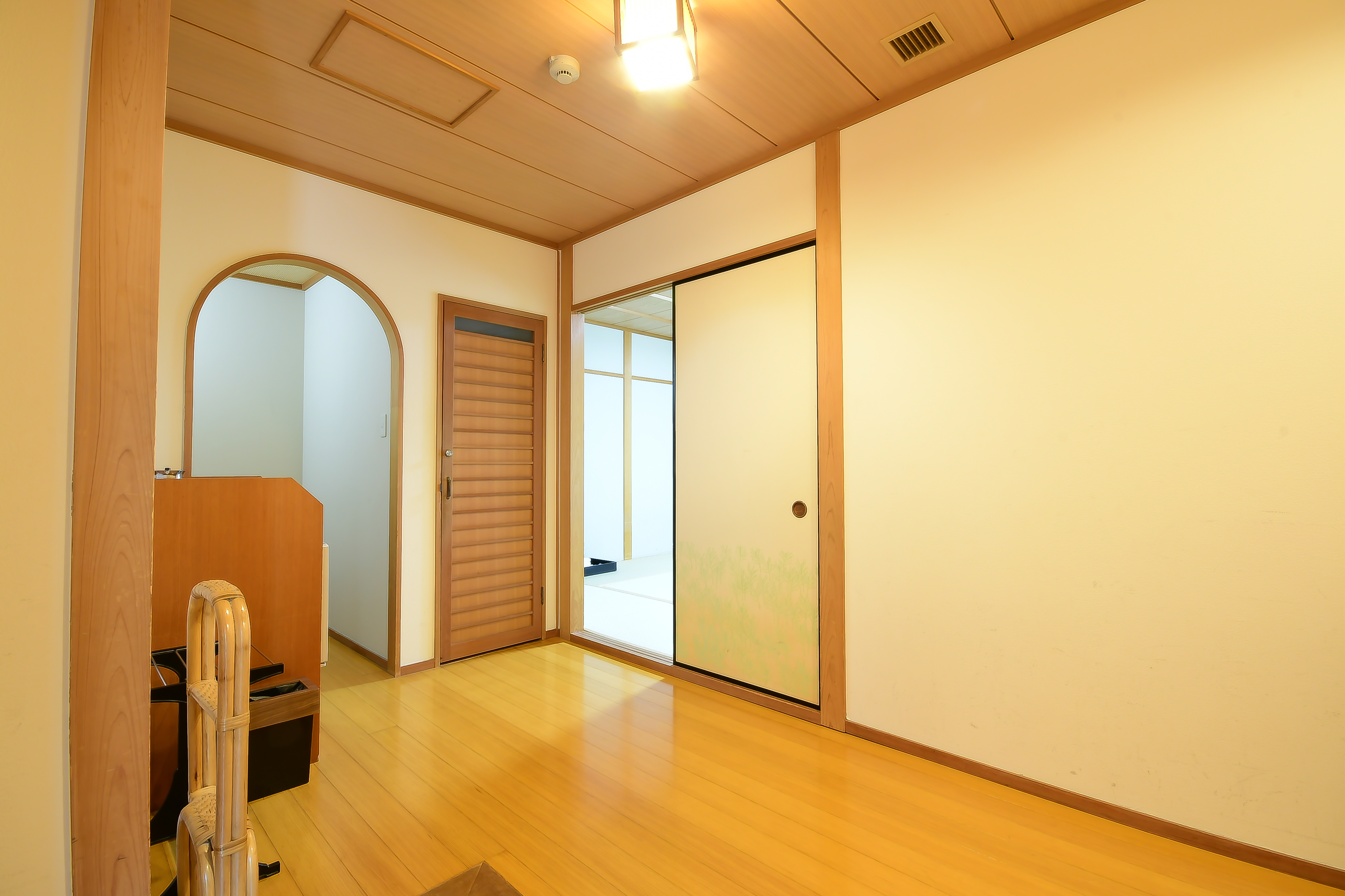 本館 2階 和室10畳 庭園・トイレ付