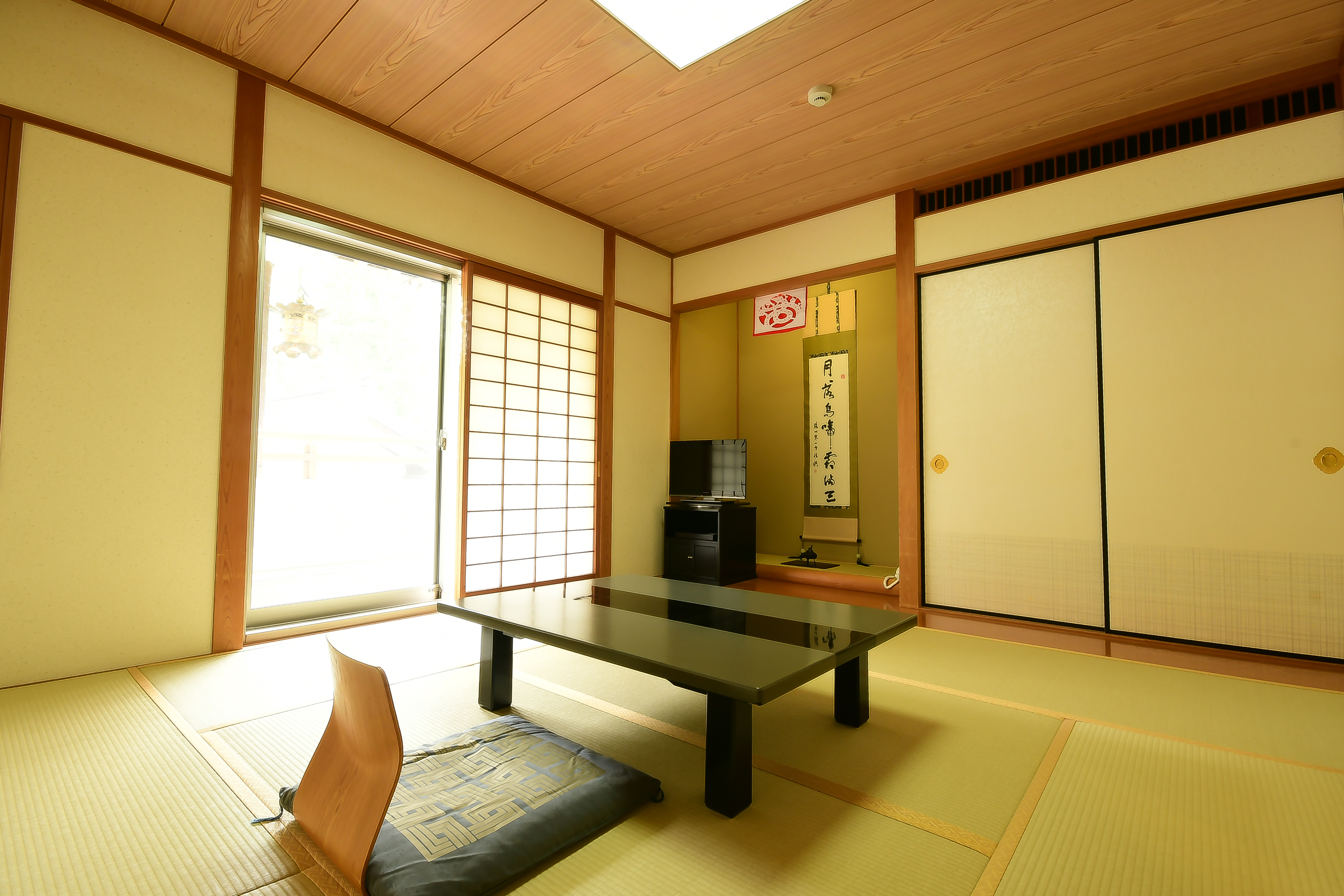 本館 2階 和室8～10畳 トイレ付