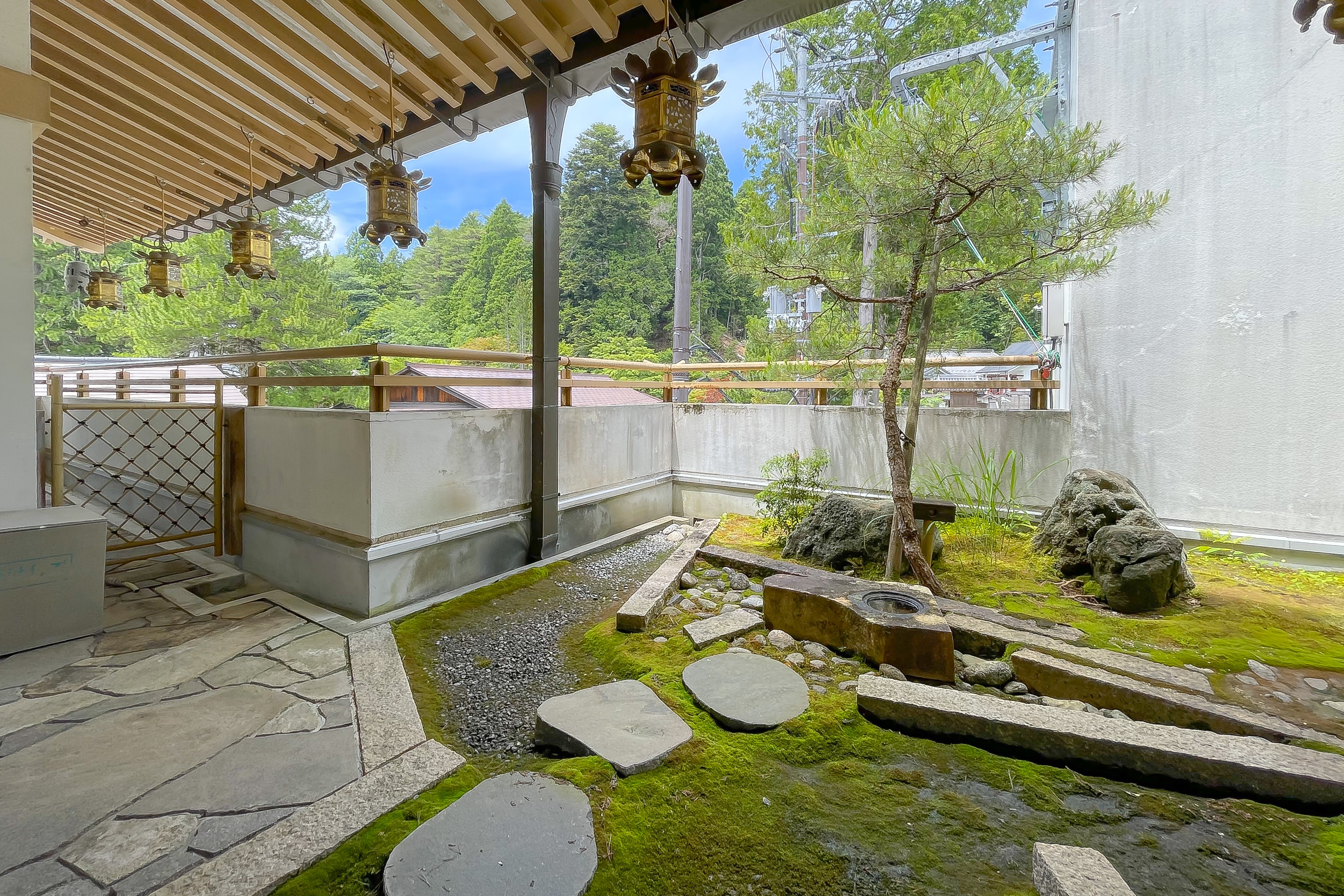 本館 2階 和室10畳 庭園・トイレ付