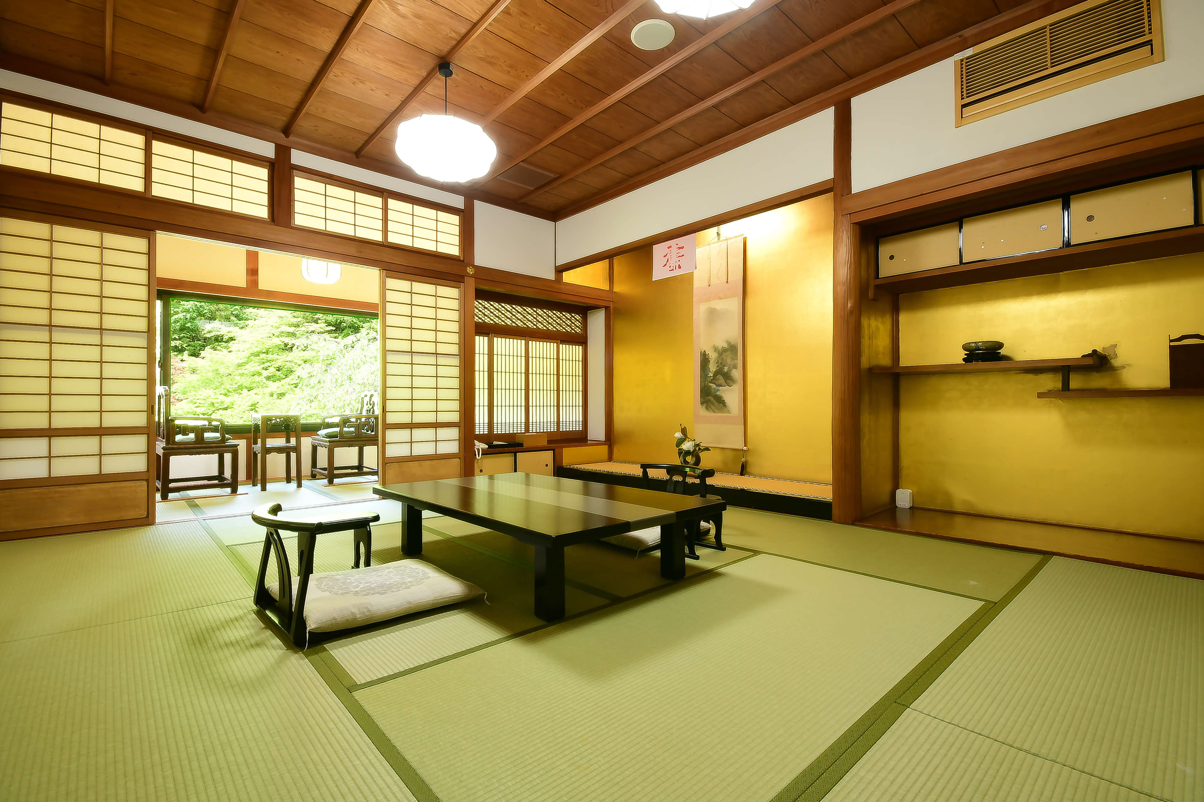 新館 2階 和室14畳 ガーデンビュー トイレ付