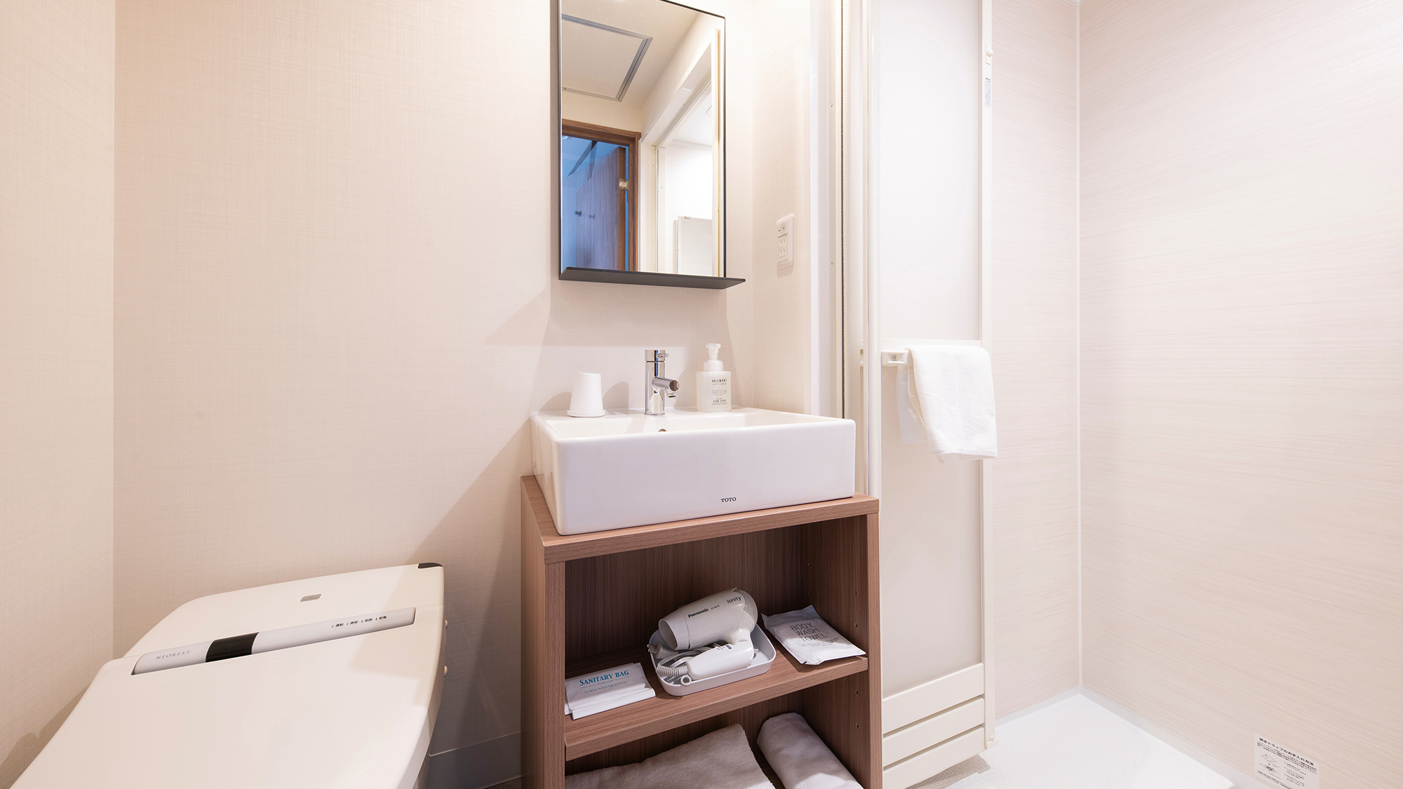 シャワーブース　トイレ