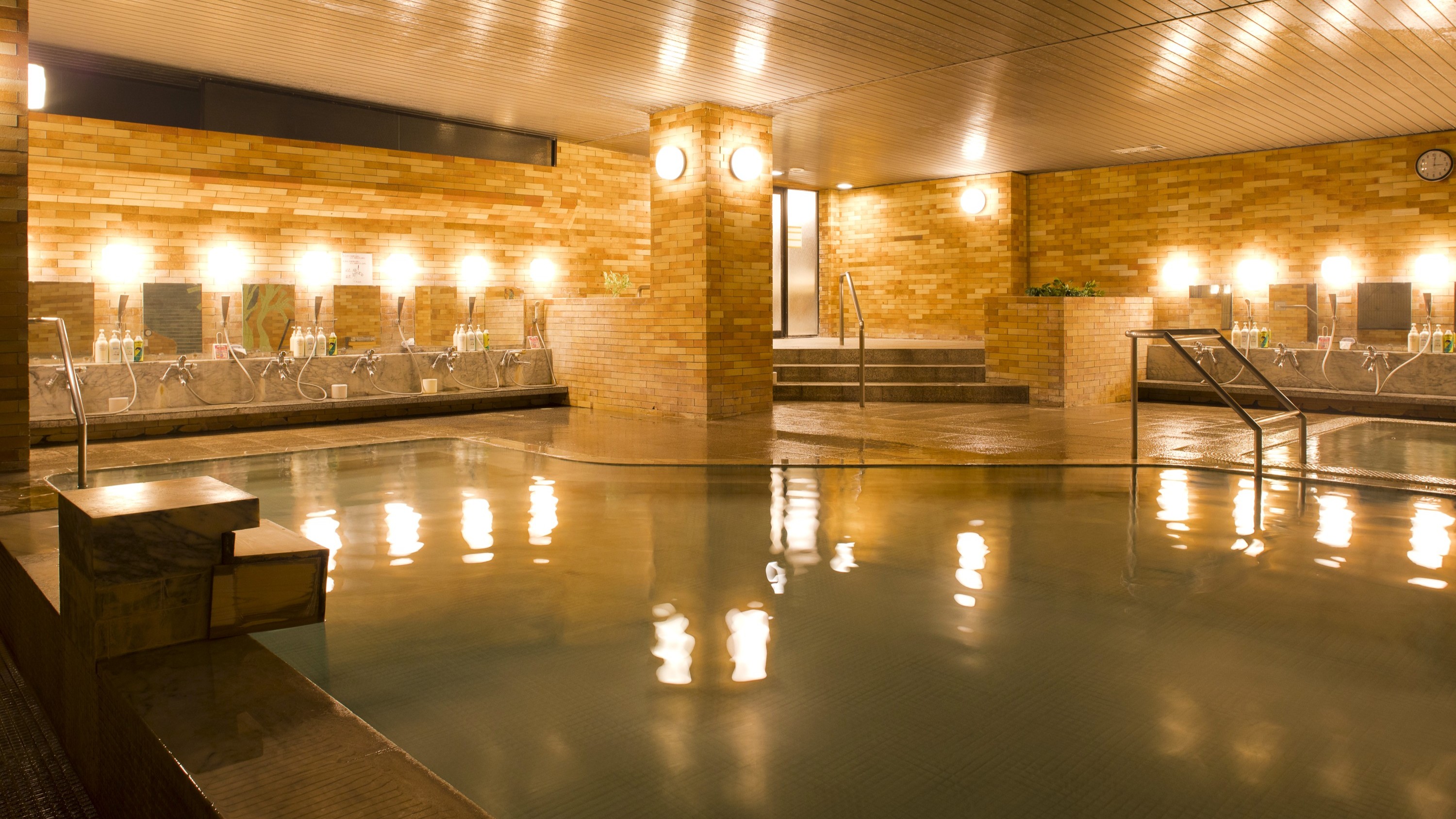 大浴場＿「万葉の湯」と「不動の湯」