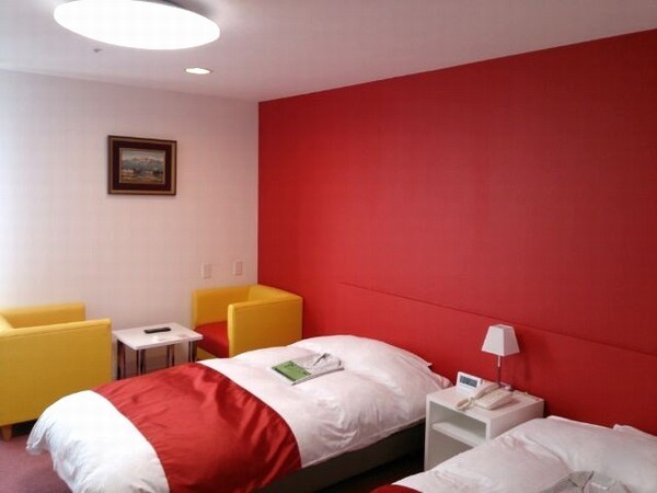 Some twin rooms have been renewed. (Red)
