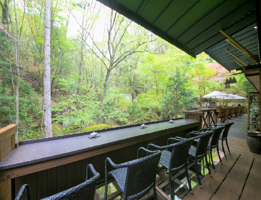 客室露天でととのう、大人の休日と季節の会席料理