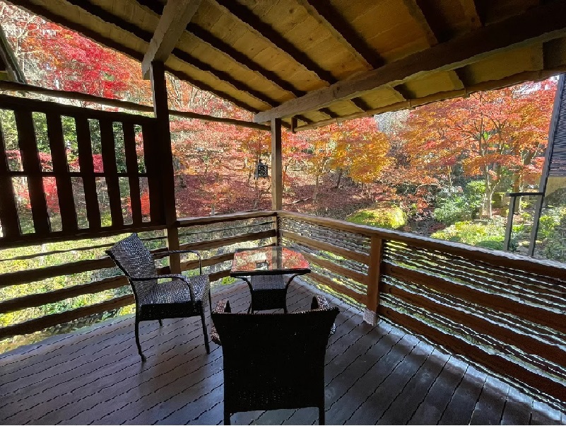 はなれ紅葉