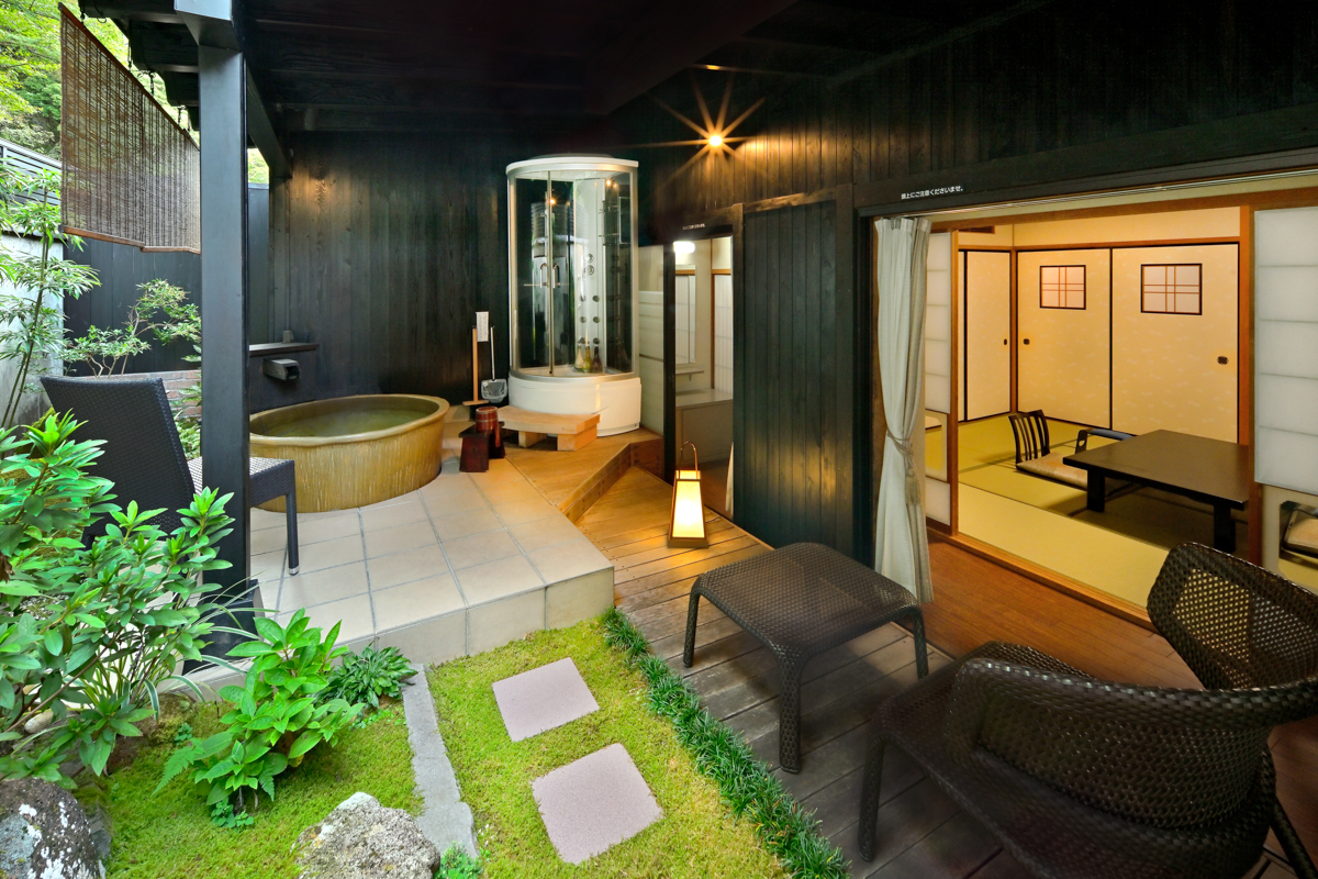 山灯　露天風呂庭