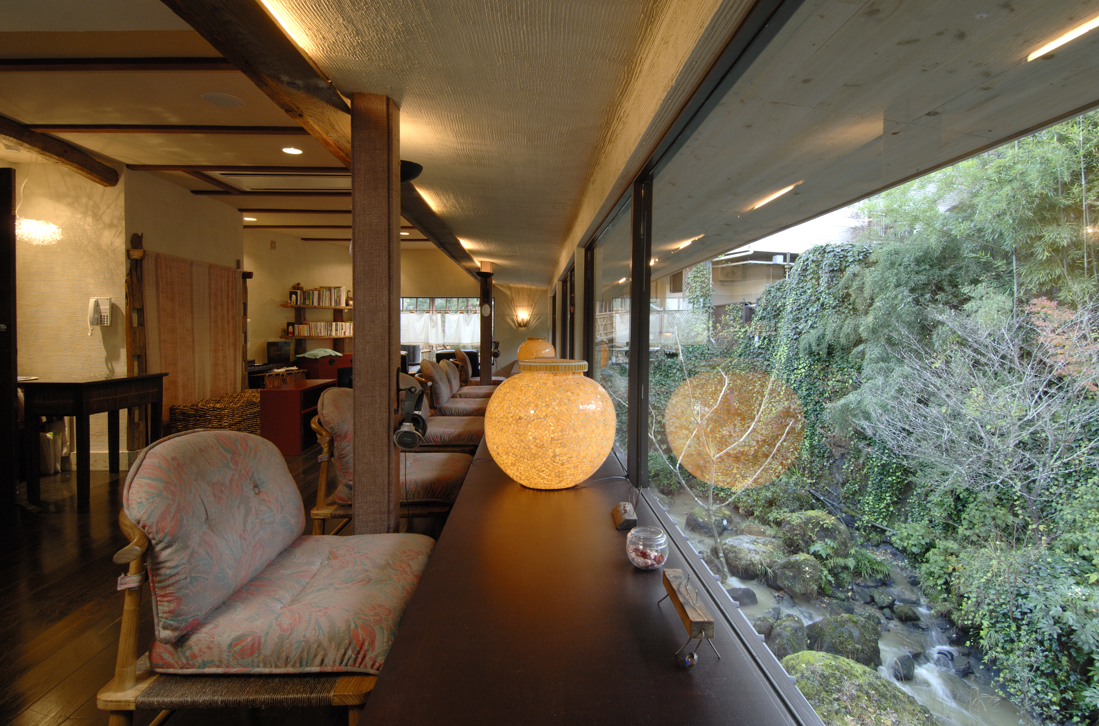 読書室「川遊」