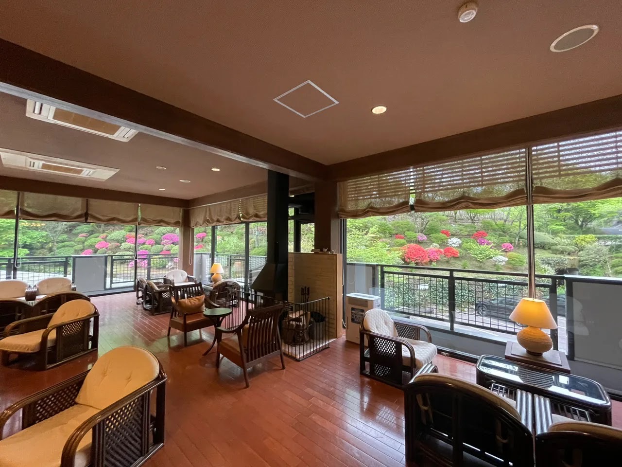 ロビー　つつじ