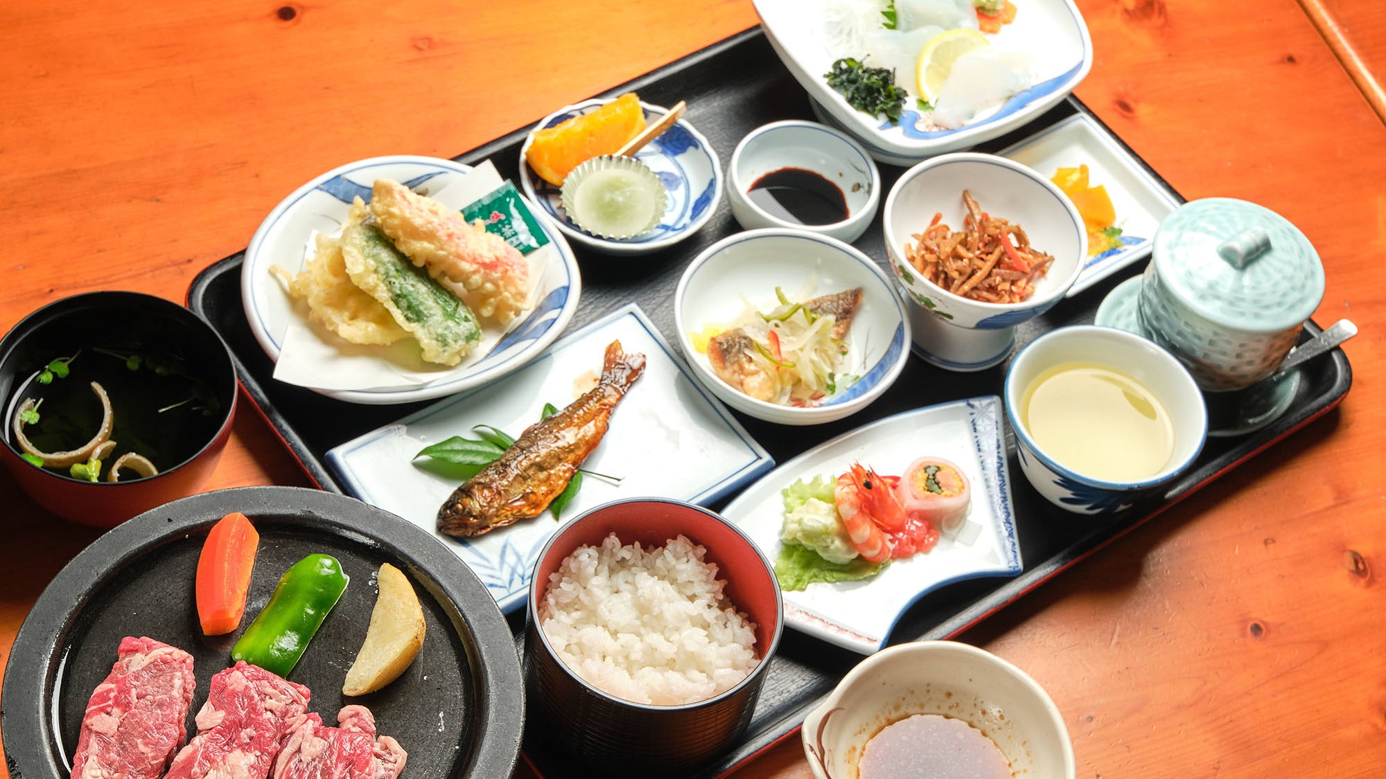 ・【デラックスコース】地元の旬の食材をふんだんに使用し、板長が腕を奮ってご提供するコースです